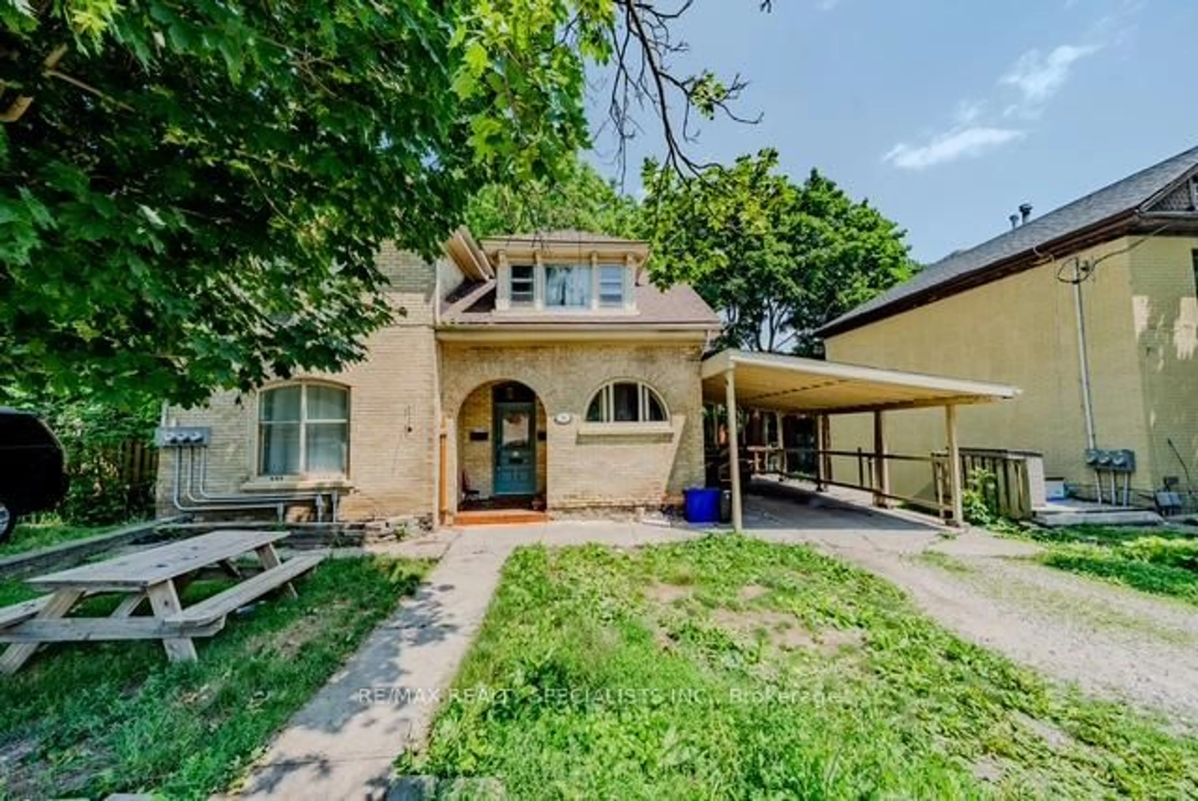 A pic from outside/outdoor area/front of a property/back of a property/a pic from drone, street for 9 Ramore St, Cambridge Ontario N1S 2P6