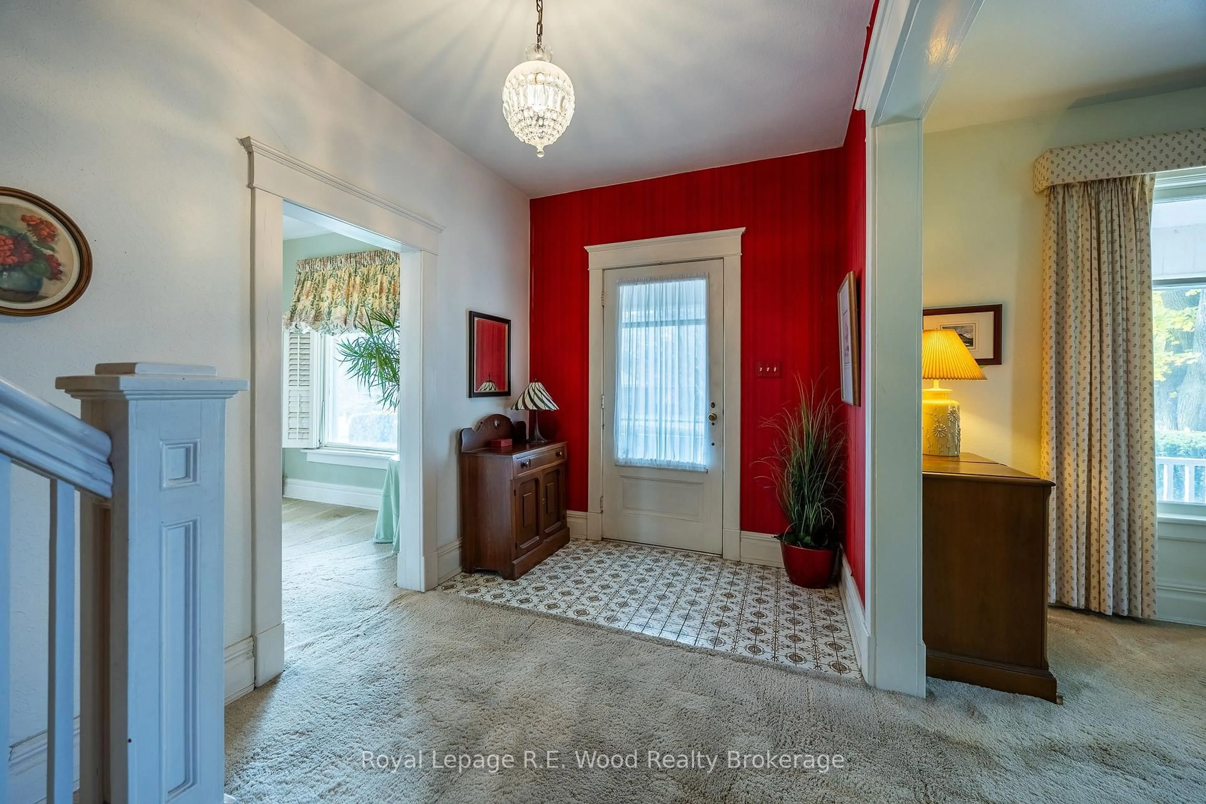 Indoor entryway for 48 Lisgar Ave, Tillsonburg Ontario N4G 3K8