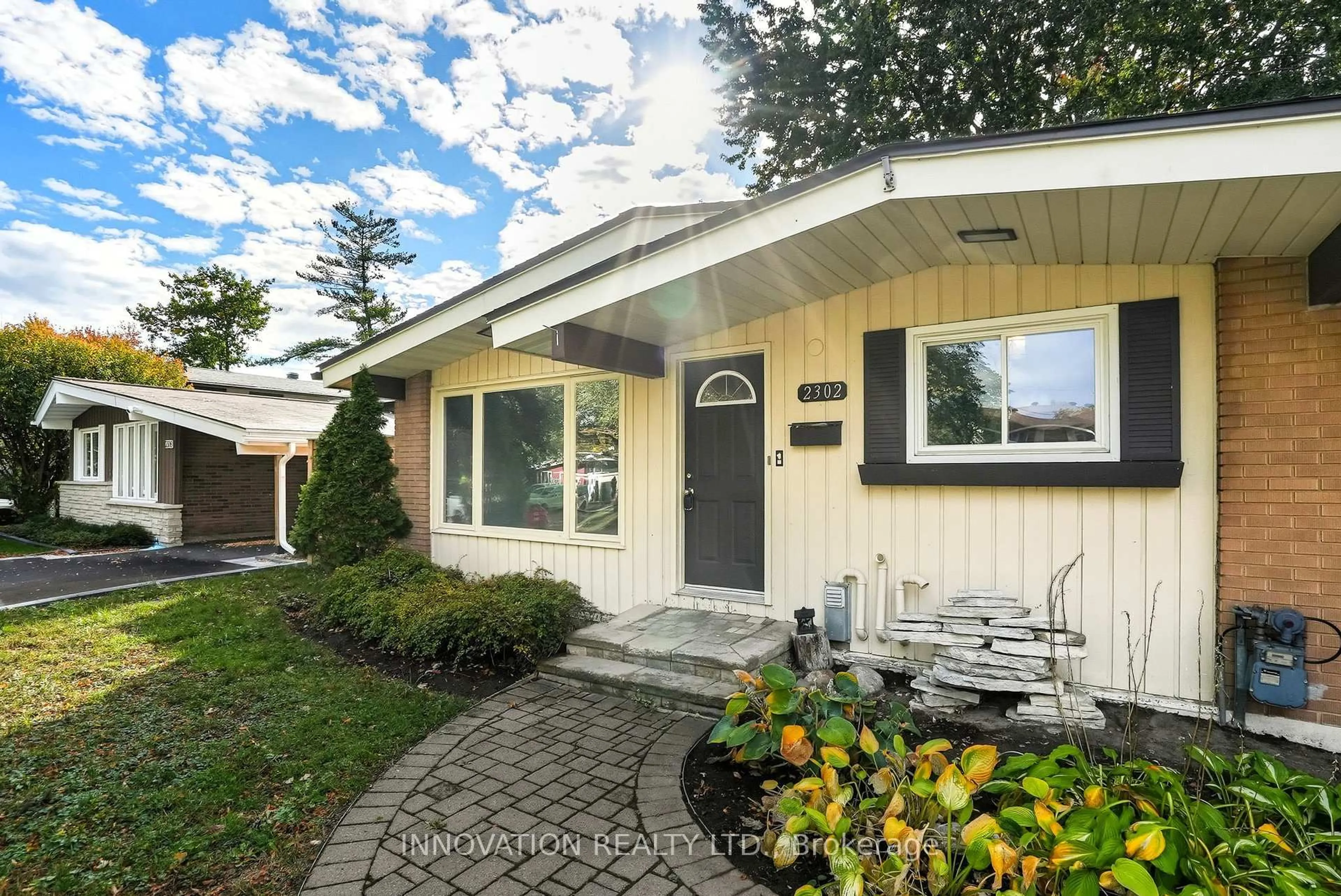 Home with vinyl exterior material, street for 2302 Horton St, Ottawa Ontario K1G 3E8