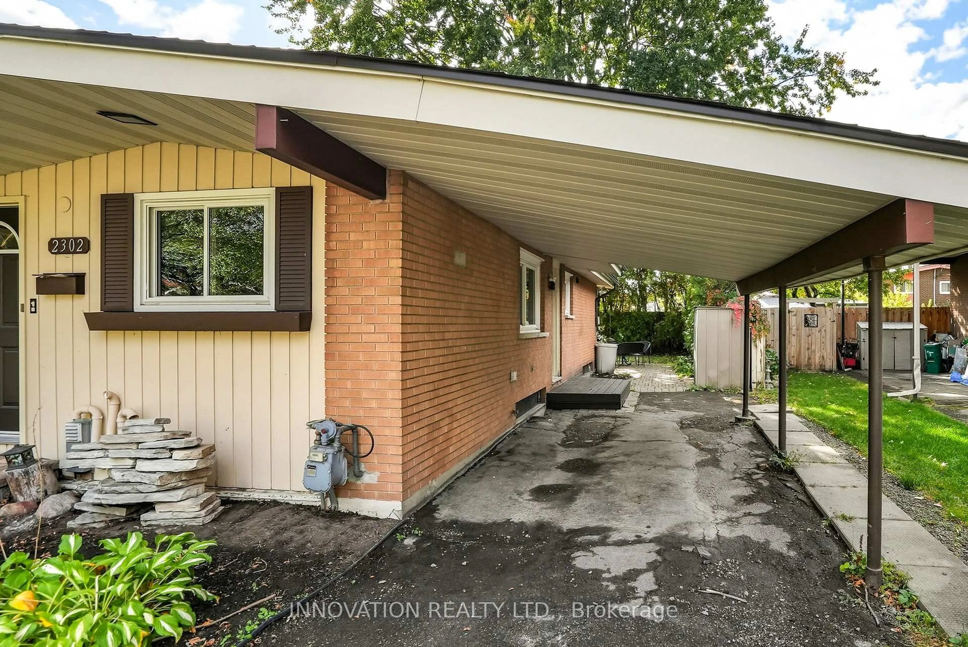 Unknown for 2302 Horton St, Ottawa Ontario K1G 3E8