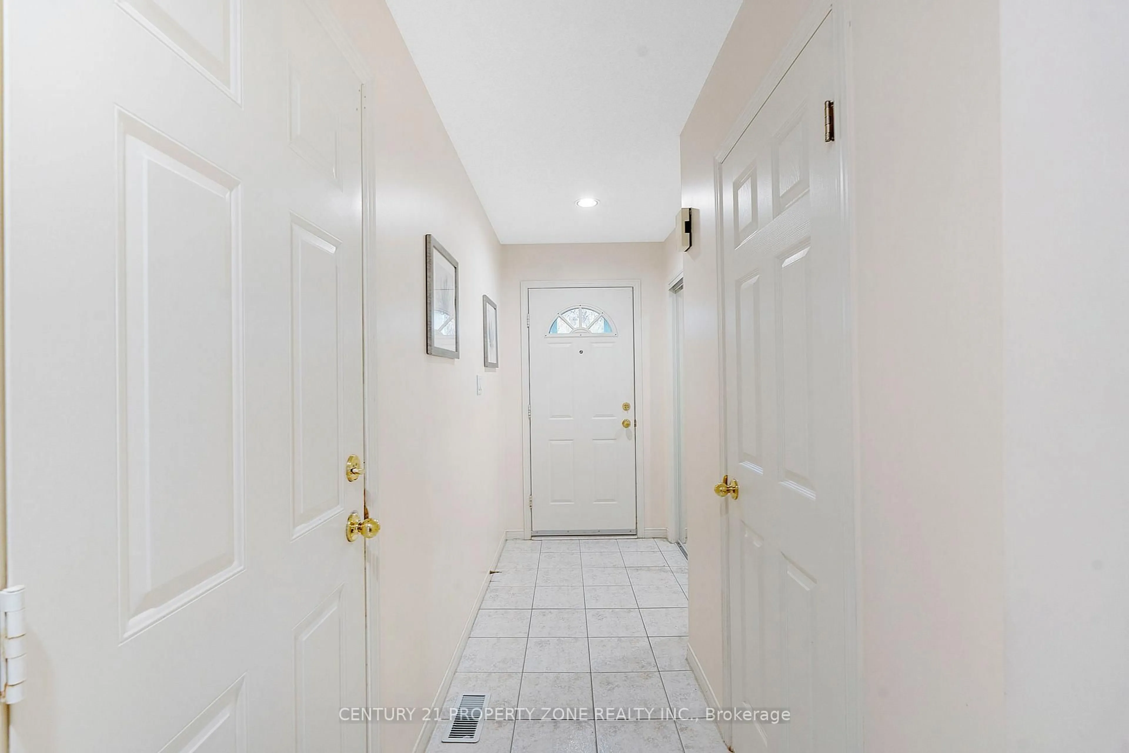 Indoor entryway for 1809 Upper Wentworth St #2, Hamilton Ontario L9B 2R9