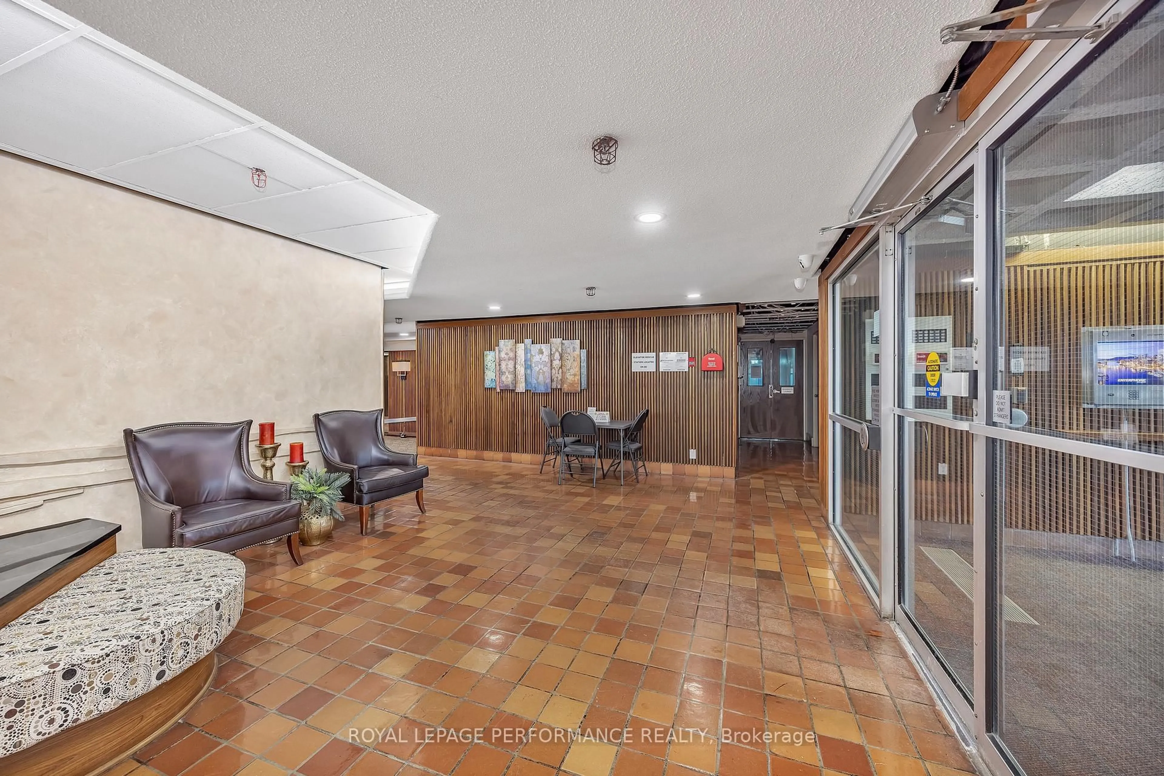 Lobby for 415 Greenview Ave #308, Ottawa Ontario K2B 8G5