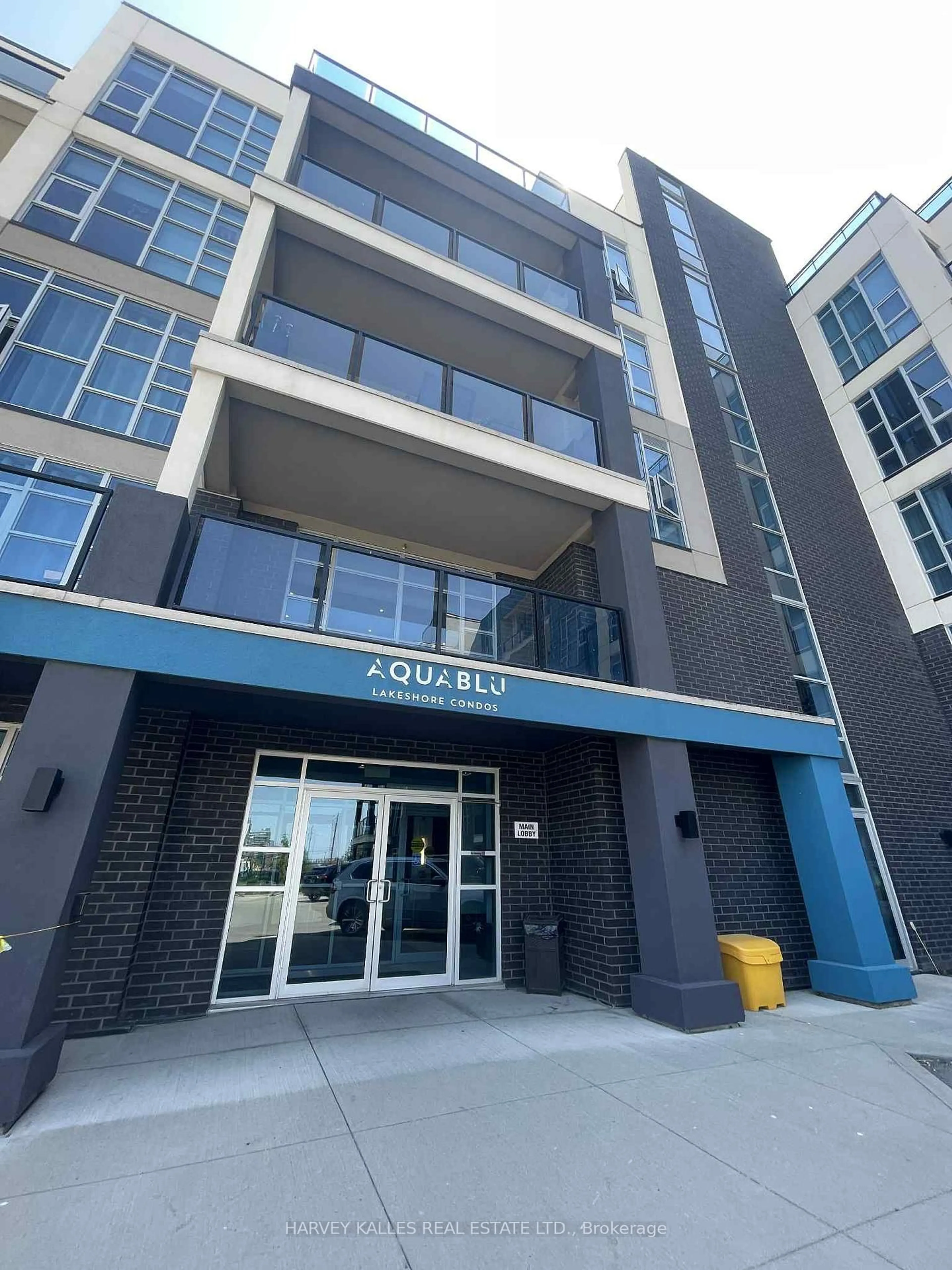 Indoor foyer for 10 Concord Pl #109, Grimsby Ontario L3M 0G6