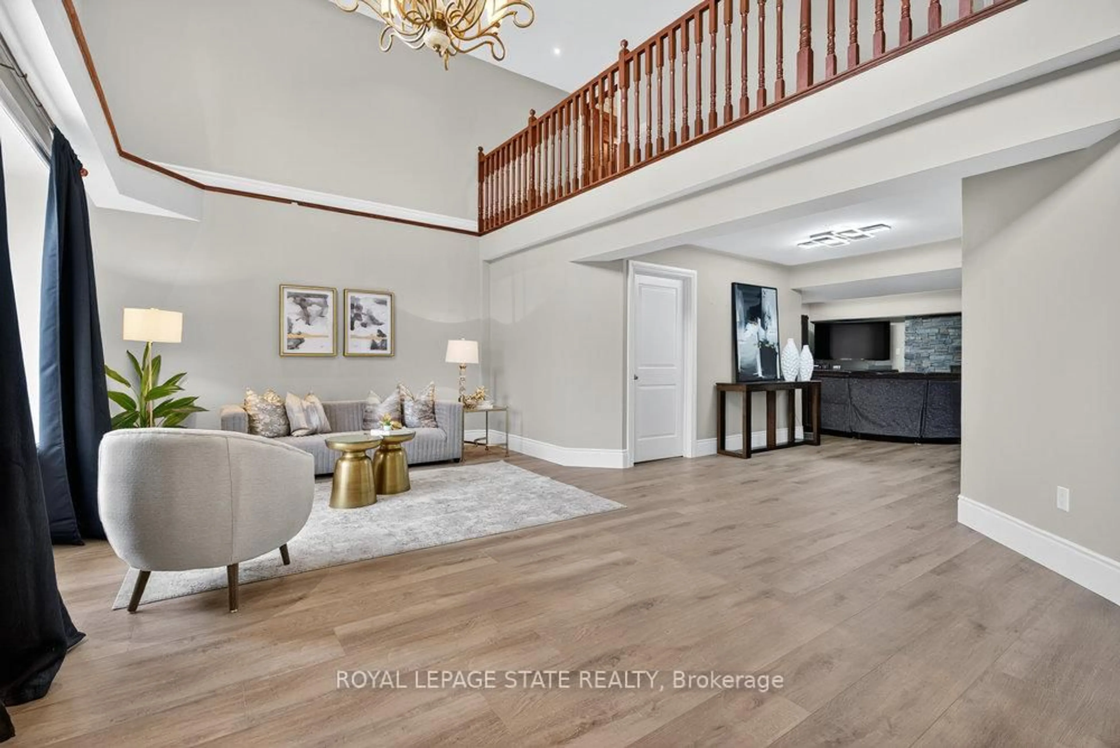 Indoor entryway for 74 Green Mountain Rd, Hamilton Ontario L8G 4N4