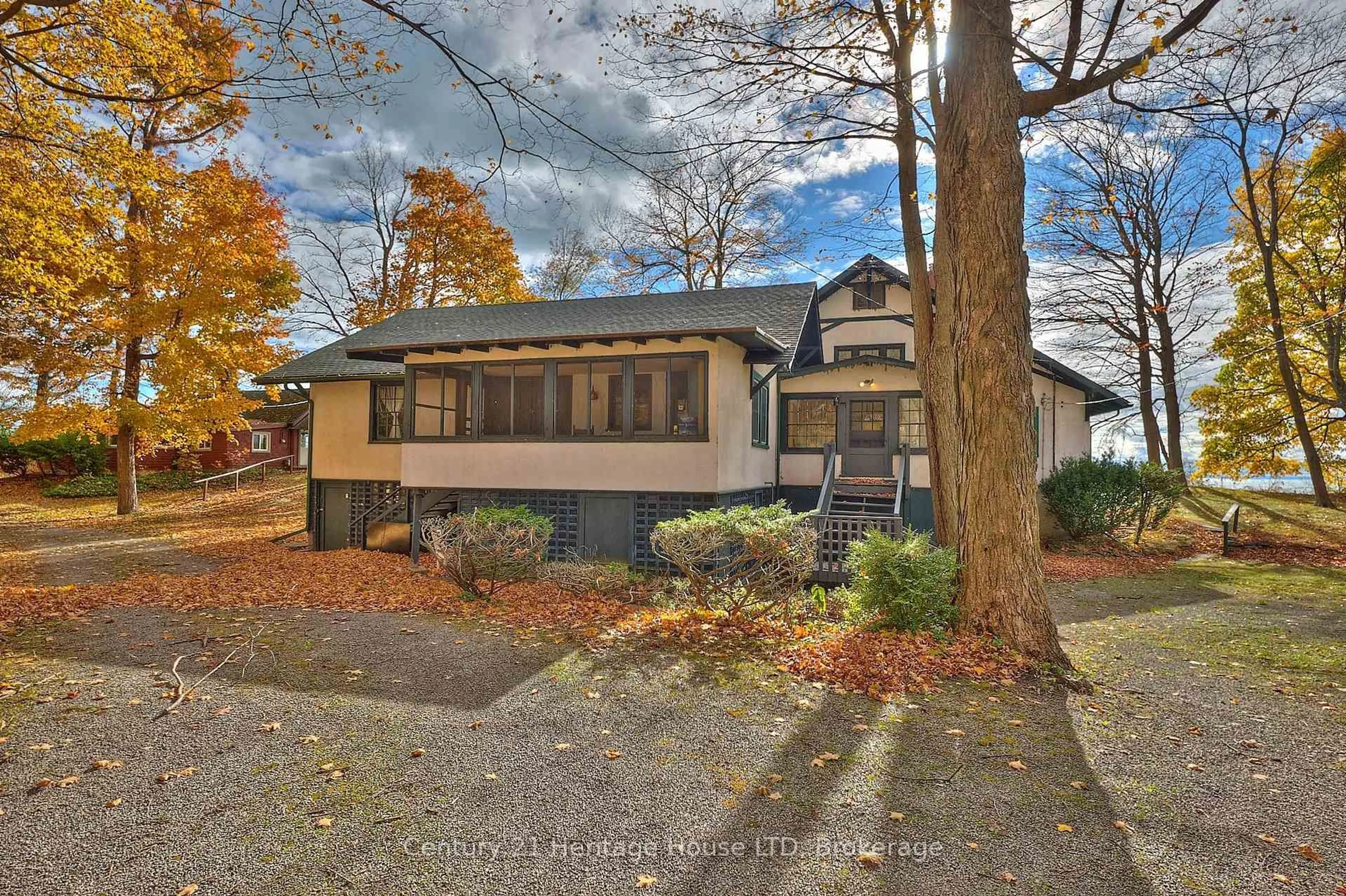 Home with vinyl exterior material, street for 1033 FIRELANE 1 Rd, Port Colborne Ontario L3K 5V3