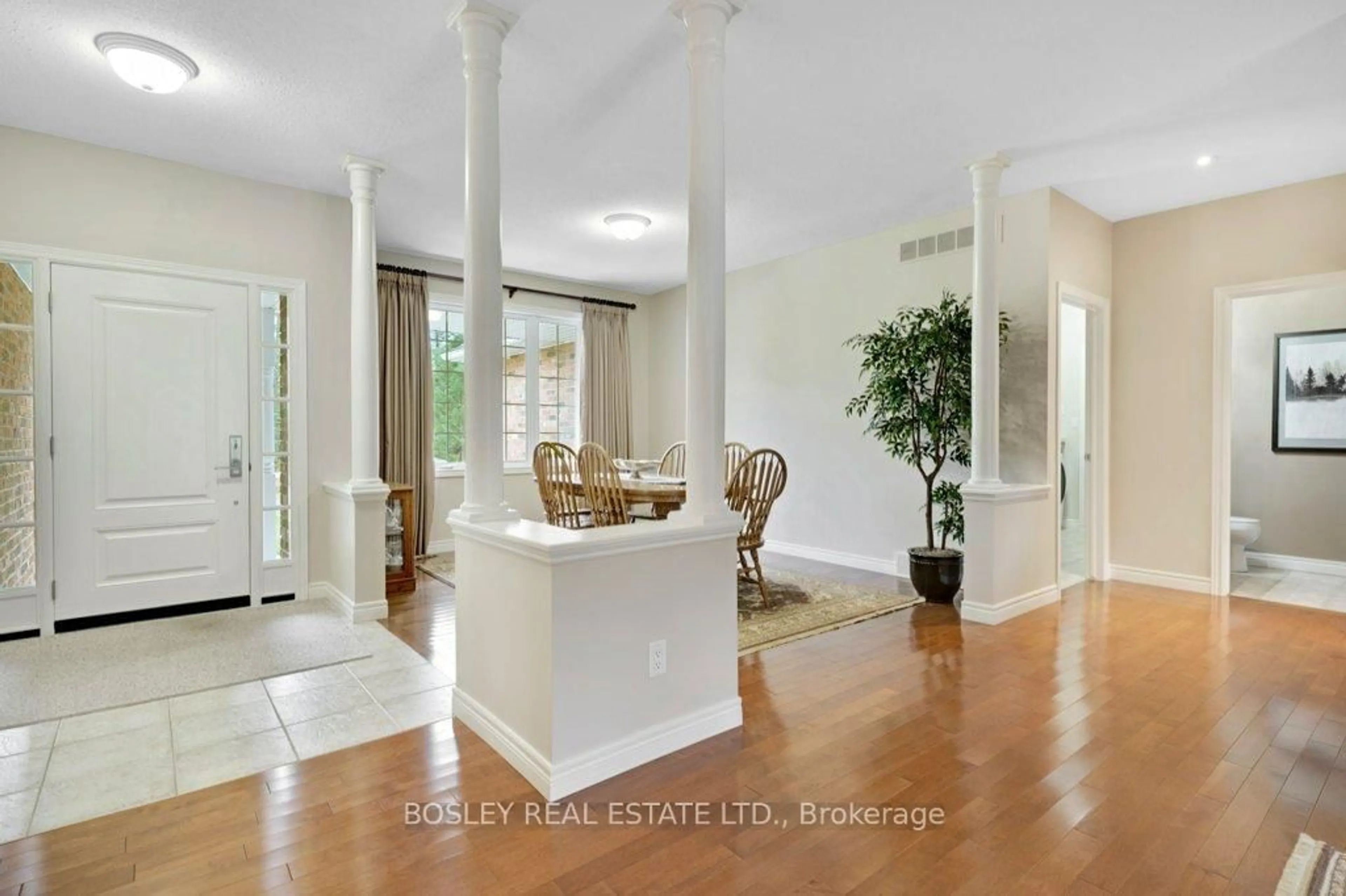 Indoor entryway for 226 Hume Rd, Puslinch Ontario N0B 2J0