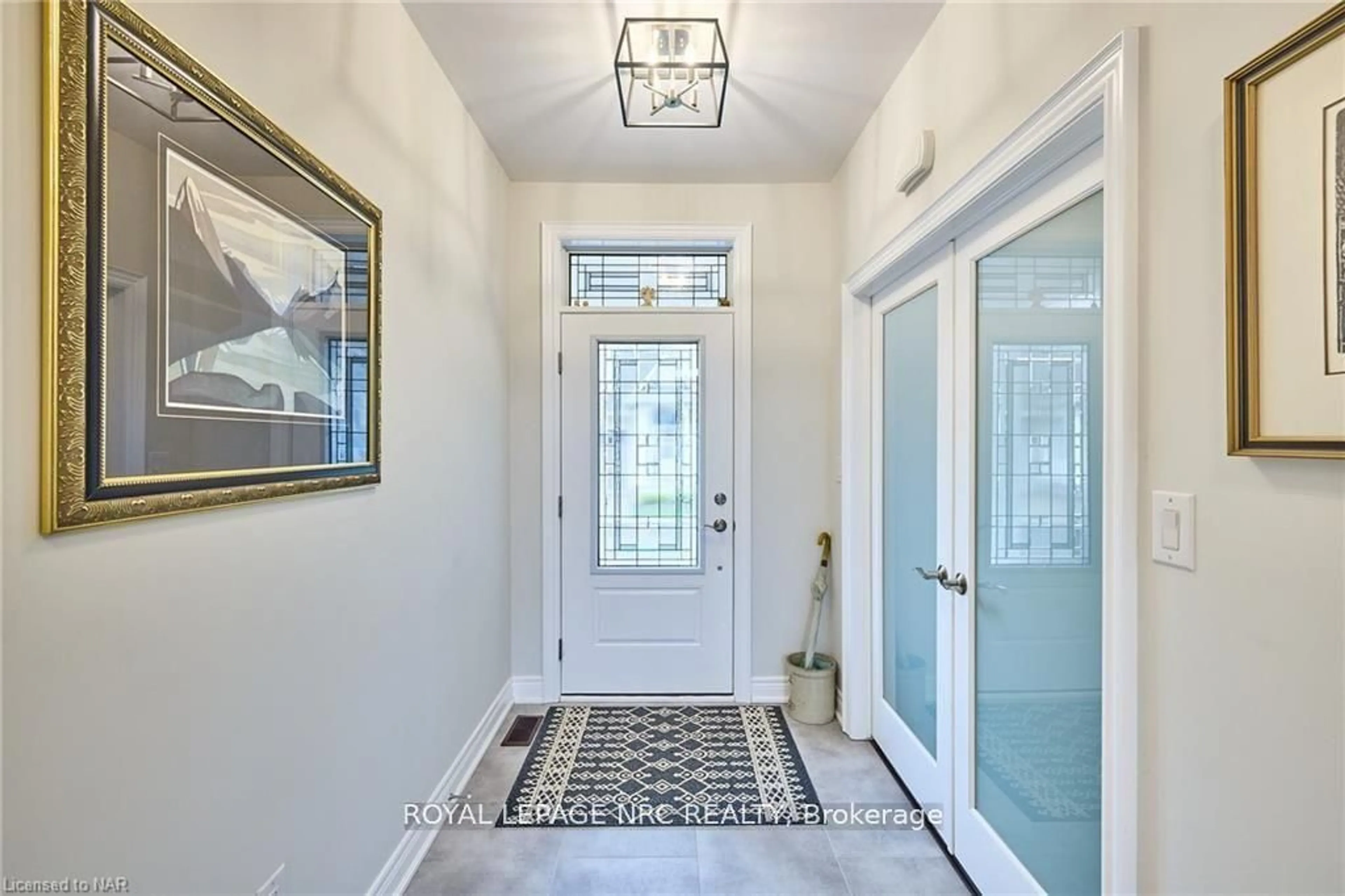 Indoor entryway for 9 Sassafras Row, Fort Erie Ontario L0S 1N0