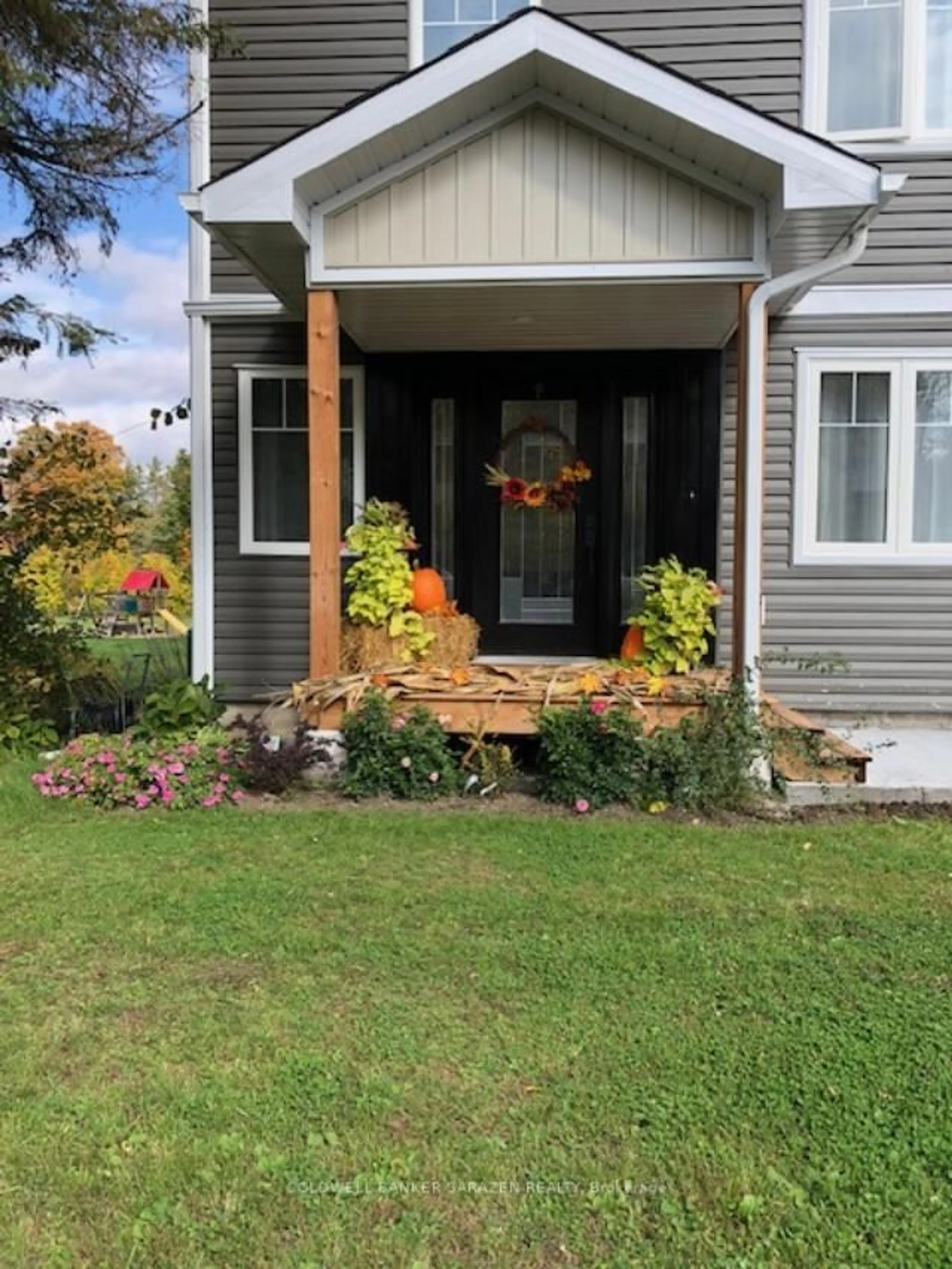 Indoor entryway for 20 Burnstown Rd, White Lake Ontario K0A 3L0