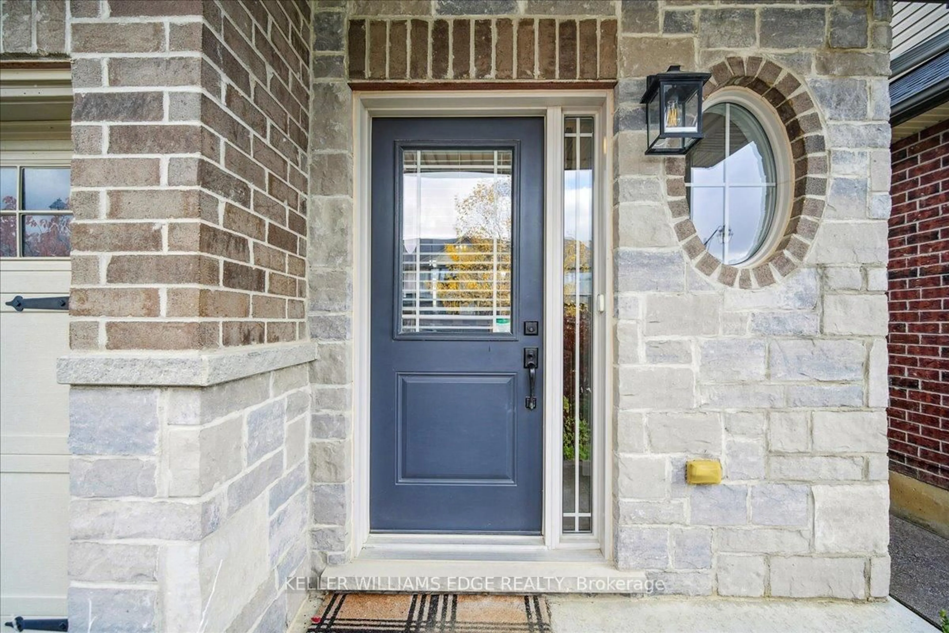 Indoor entryway for 103 Cutts Cres, Hamilton Ontario L0R 1C0
