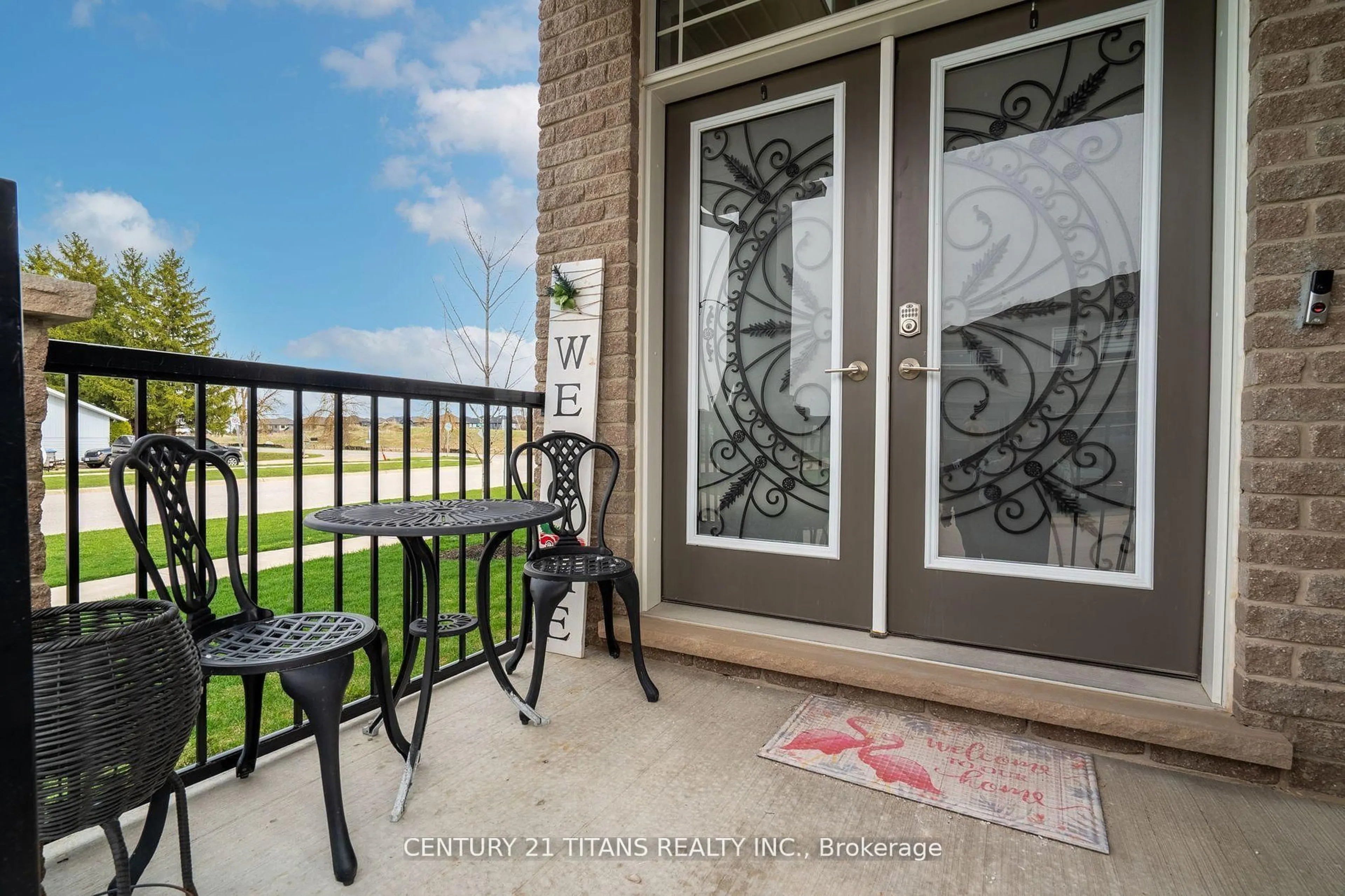 Patio, water/lake/river/ocean view for 2 Sparrow Cres, East Luther Grand Valley Ontario L9W 7P2