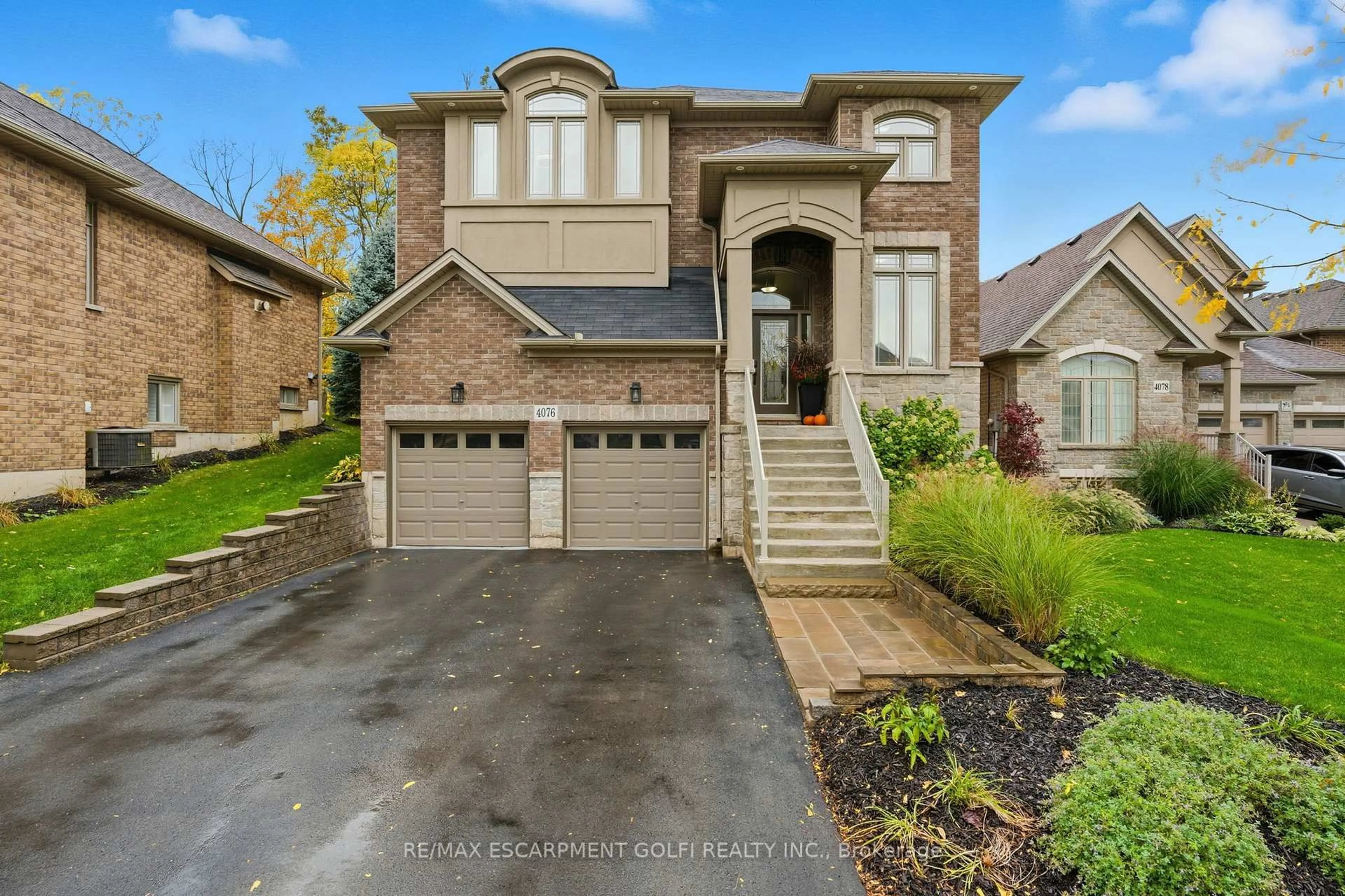 Home with brick exterior material, street for 4076 Highland Park Dr, Lincoln Ontario L3J 0M3