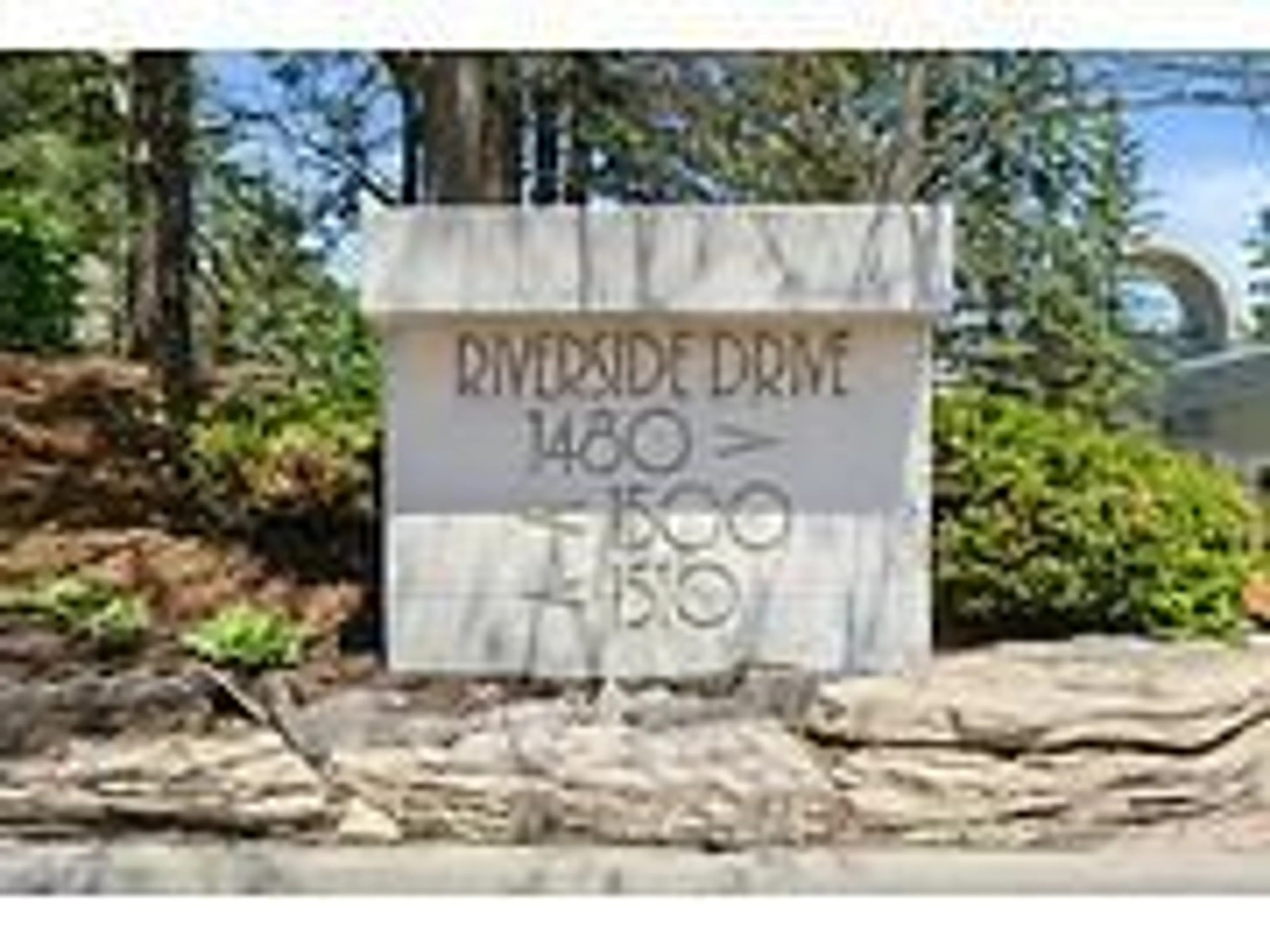 Indoor foyer for 1500 Riverside Dr #501, Ottawa Ontario K1G 4J4