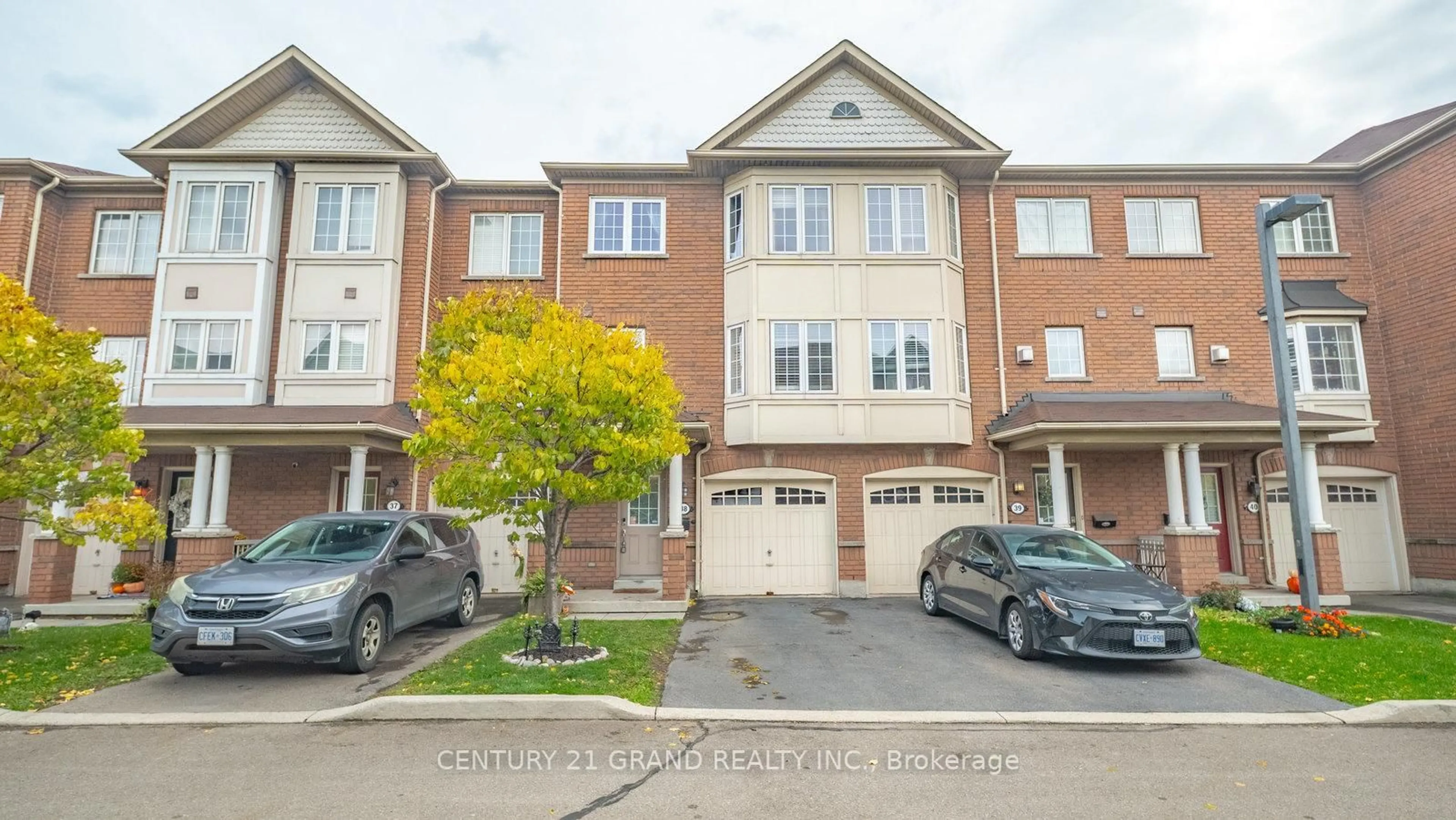 A pic from outside/outdoor area/front of a property/back of a property/a pic from drone, street for 470 Beach Blvd #38, Hamilton Ontario L8H 6X2