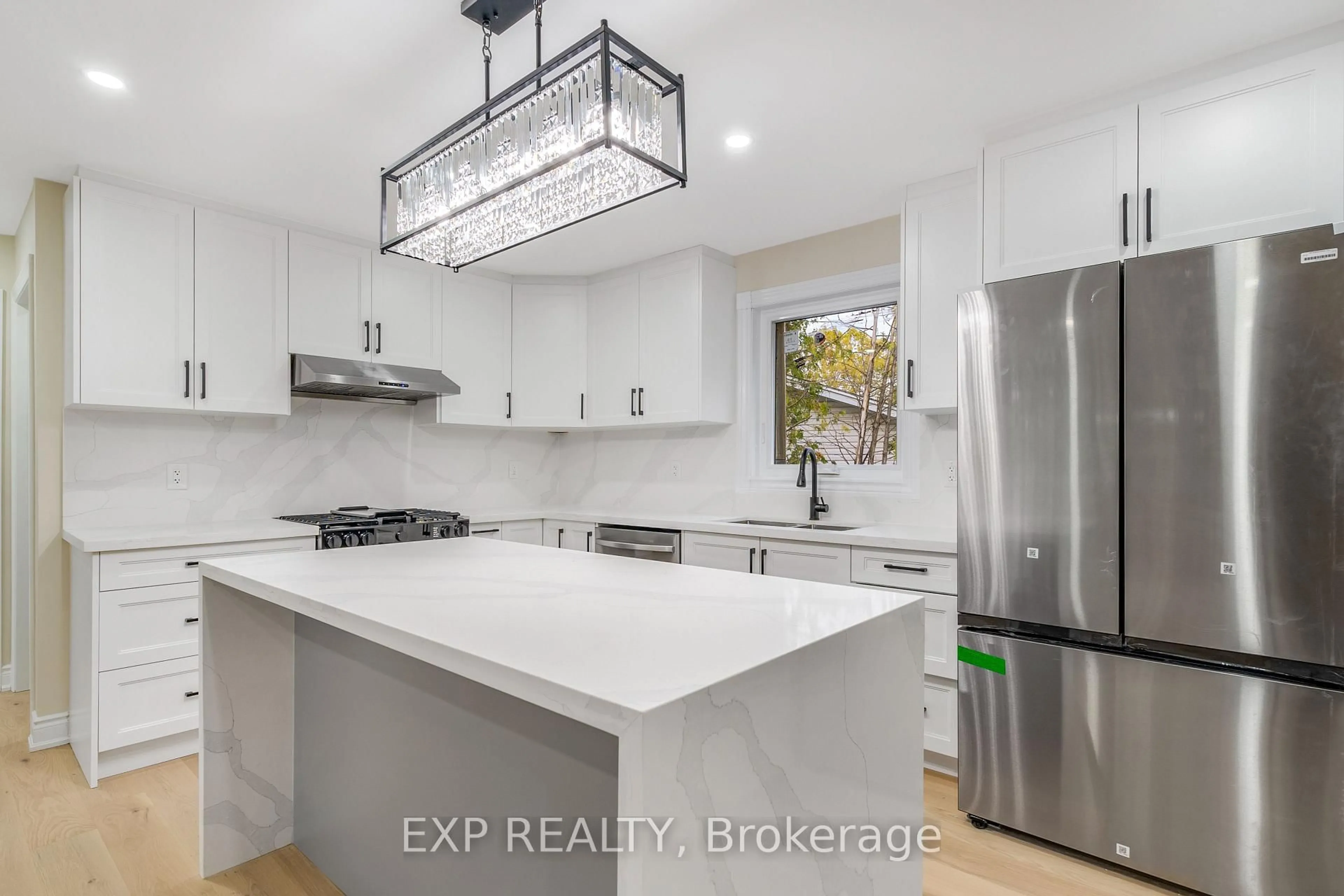 Open concept kitchen, ceramic/tile floor for 336 Margaret Ave, Hamilton Ontario L8E 2J4