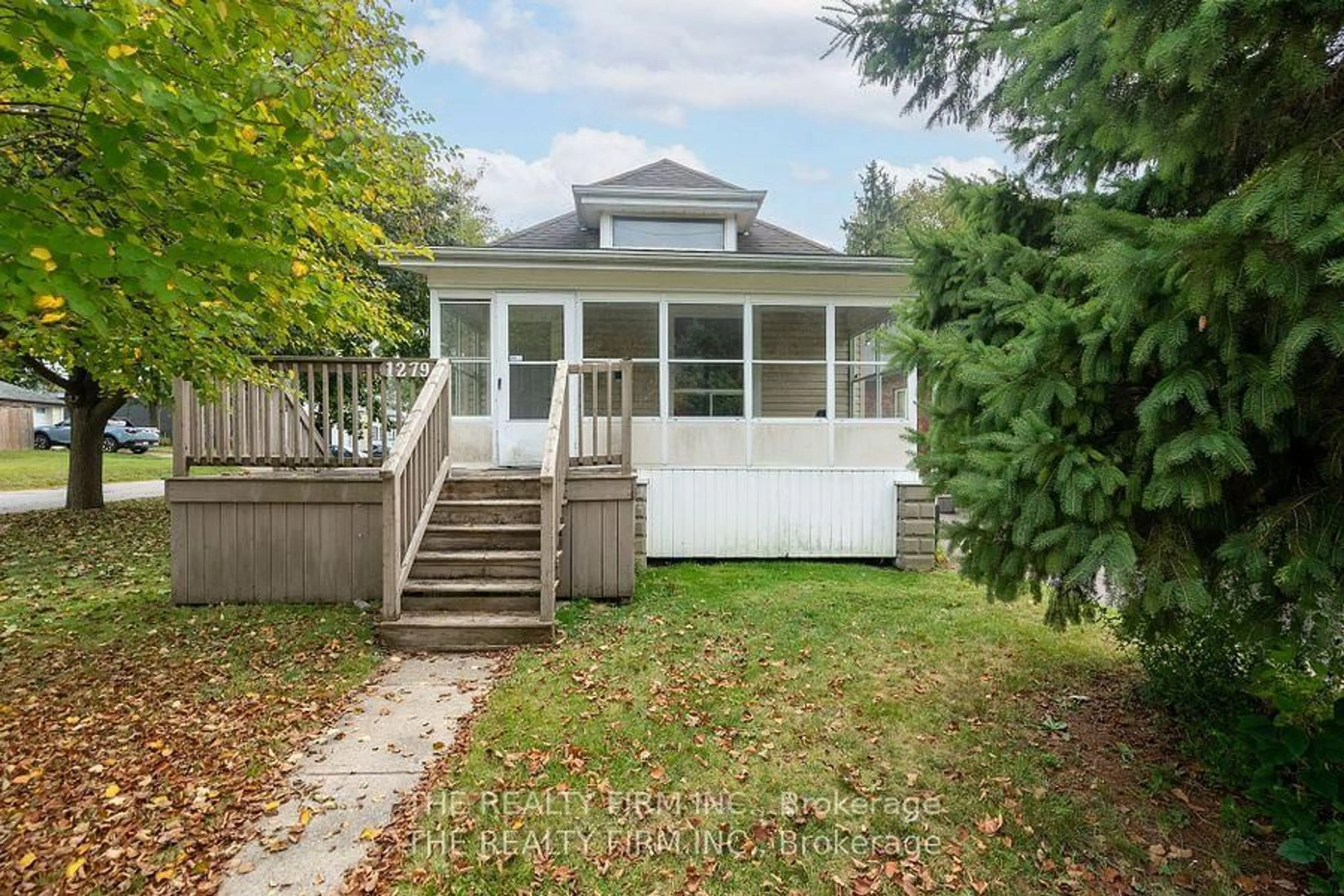 Unknown for 1279 York St, London East Ontario N5W 2V3