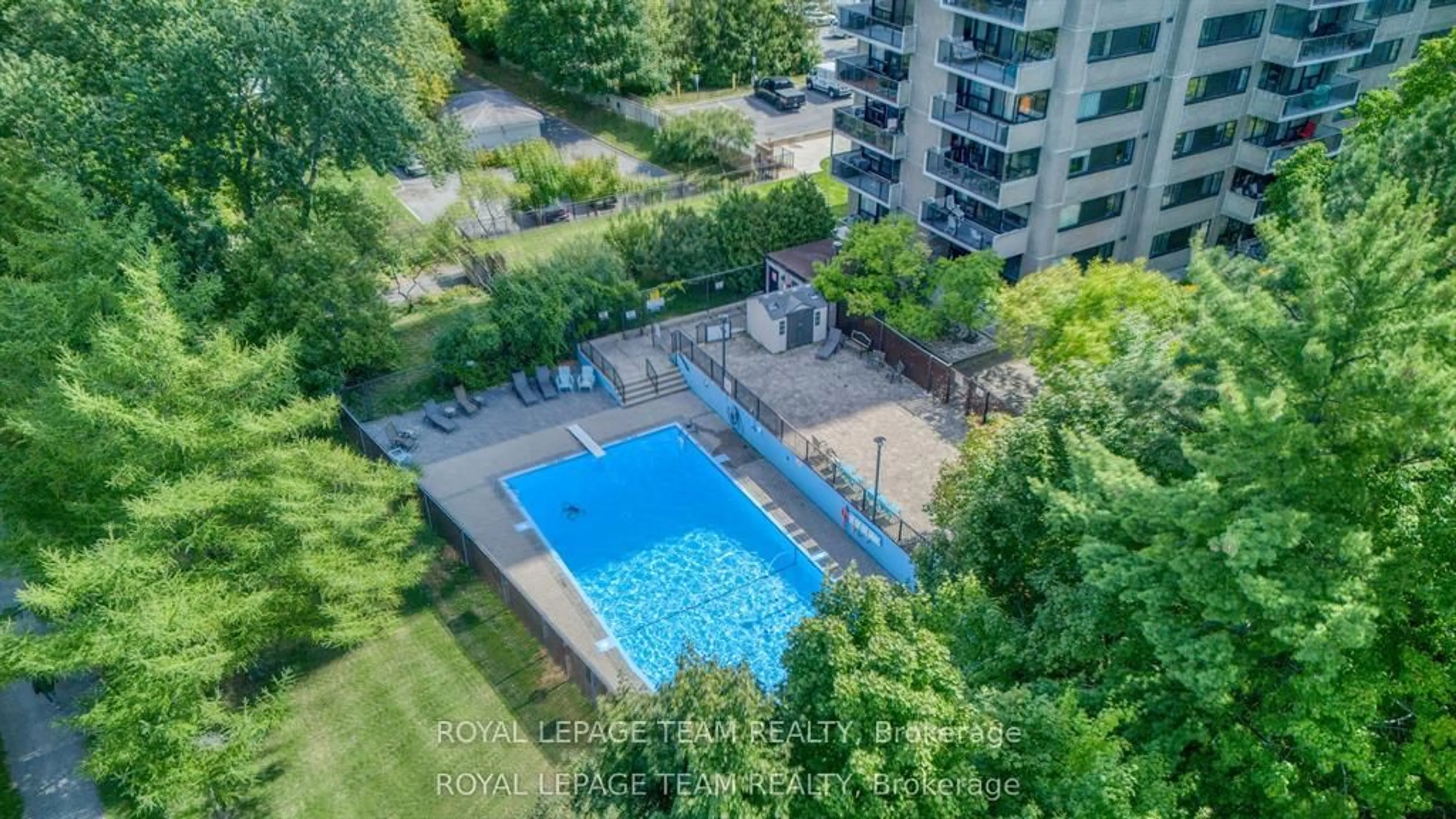 A pic from outside/outdoor area/front of a property/back of a property/a pic from drone, city buildings view from balcony for 1195 Richmond Rd #2006, Ottawa Ontario K2B 8E4