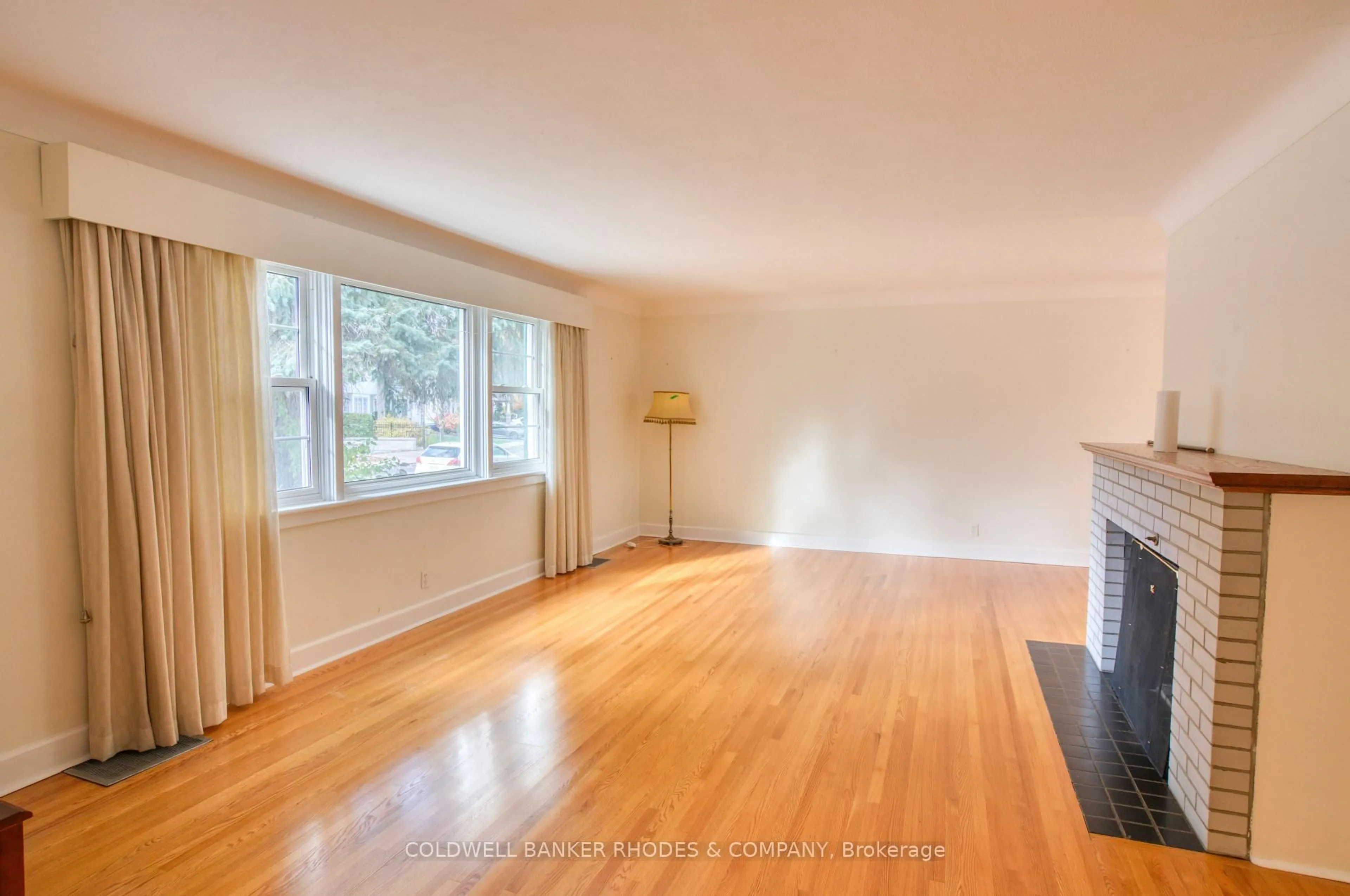 A pic of a room for 7 Madawaska Dr, Ottawa Ontario K1S 3G5