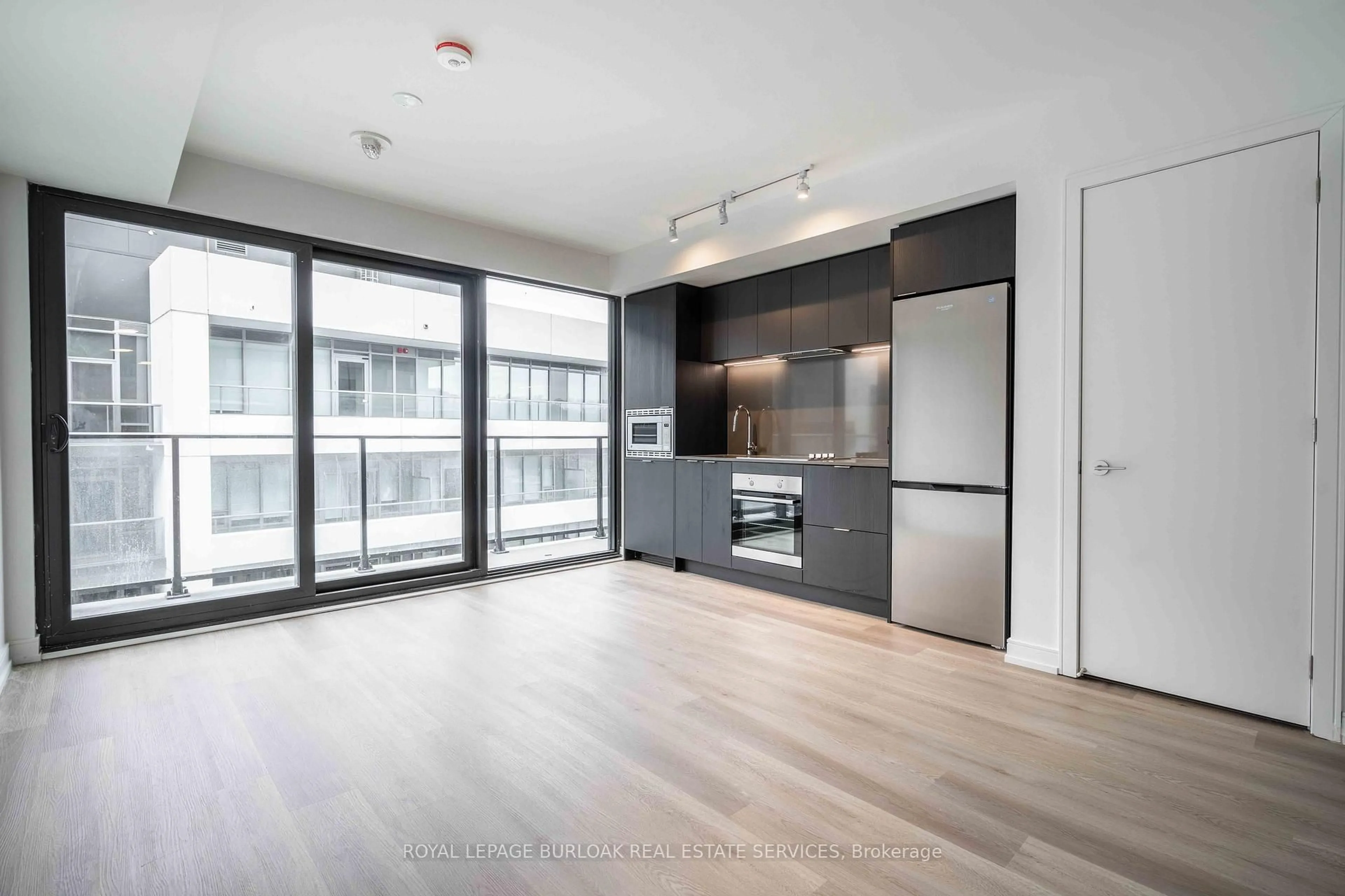 Open concept kitchen, wood/laminate floor for 1 Jarvis St #1418, Hamilton Ontario L8R 3J2