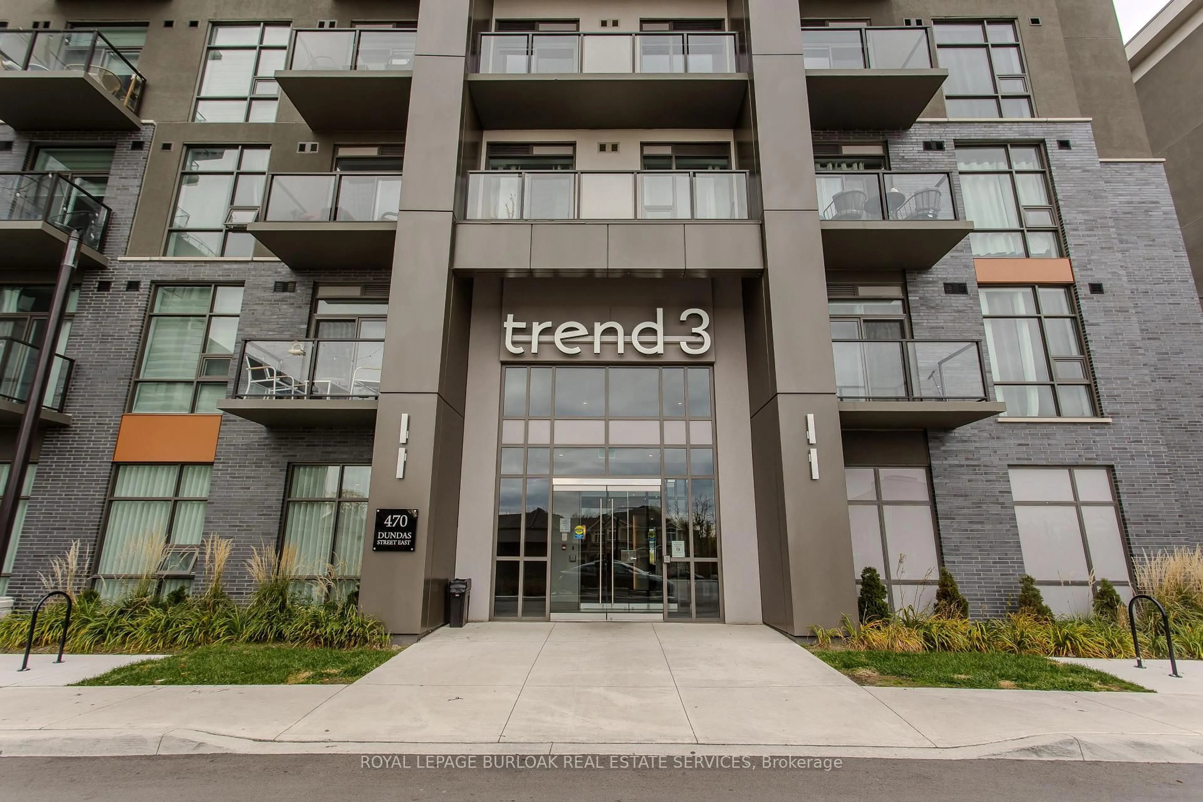 Indoor foyer for 470 Dundas St #114, Hamilton Ontario L8B 2A6