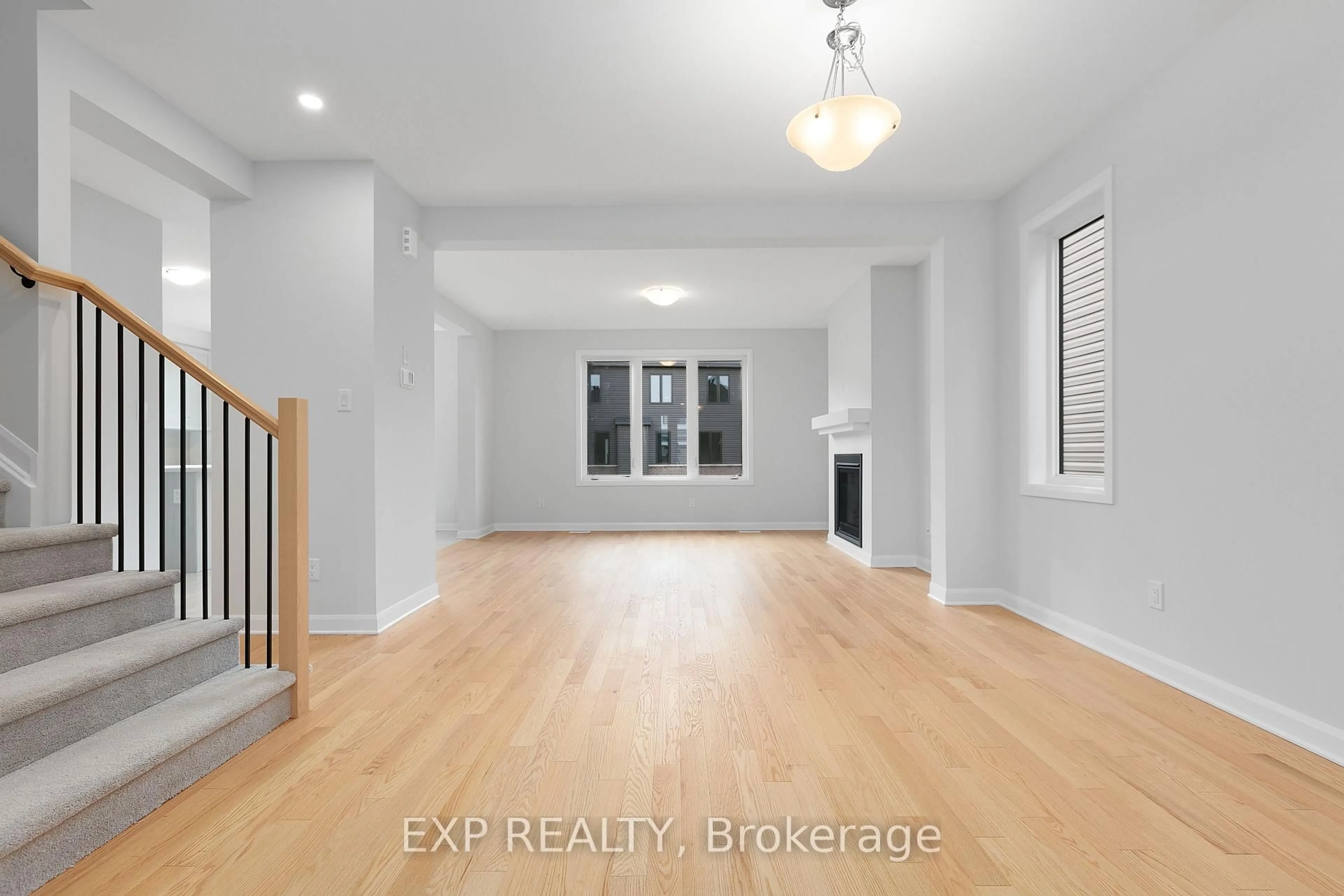 Indoor entryway for 539 Anchor Circ, Ottawa Ontario K4M 0N4