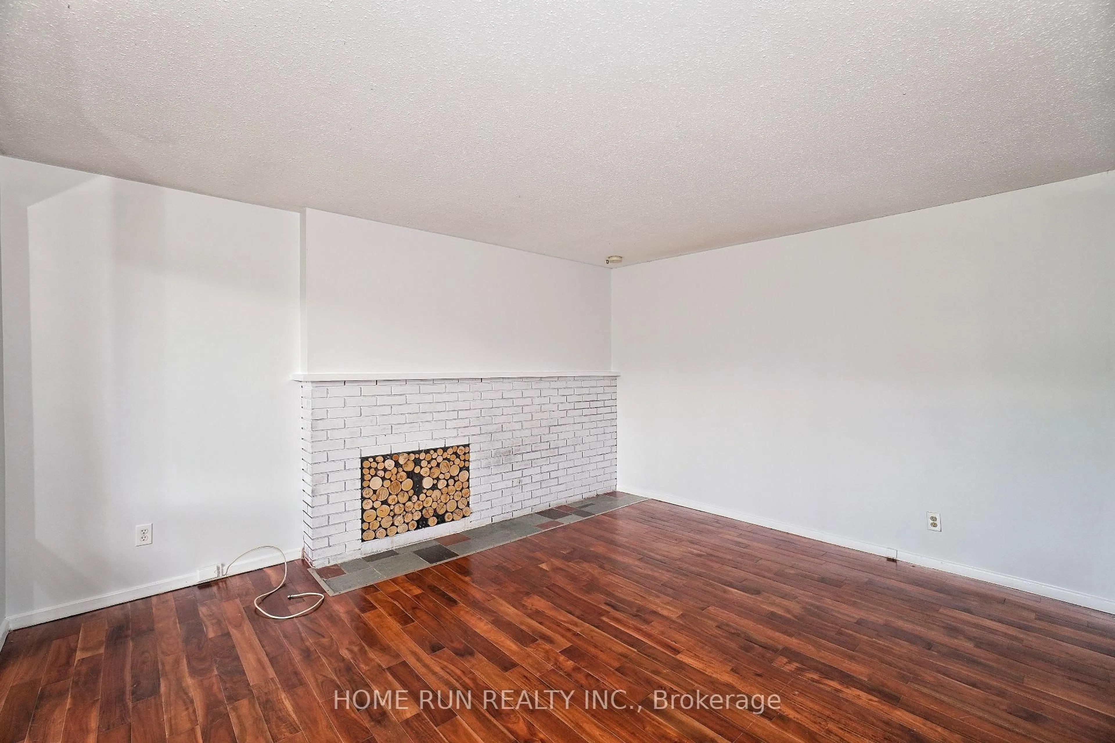 A pic of a room for 1292 Meadowlands Dr, Ottawa Ontario K2E 6K5