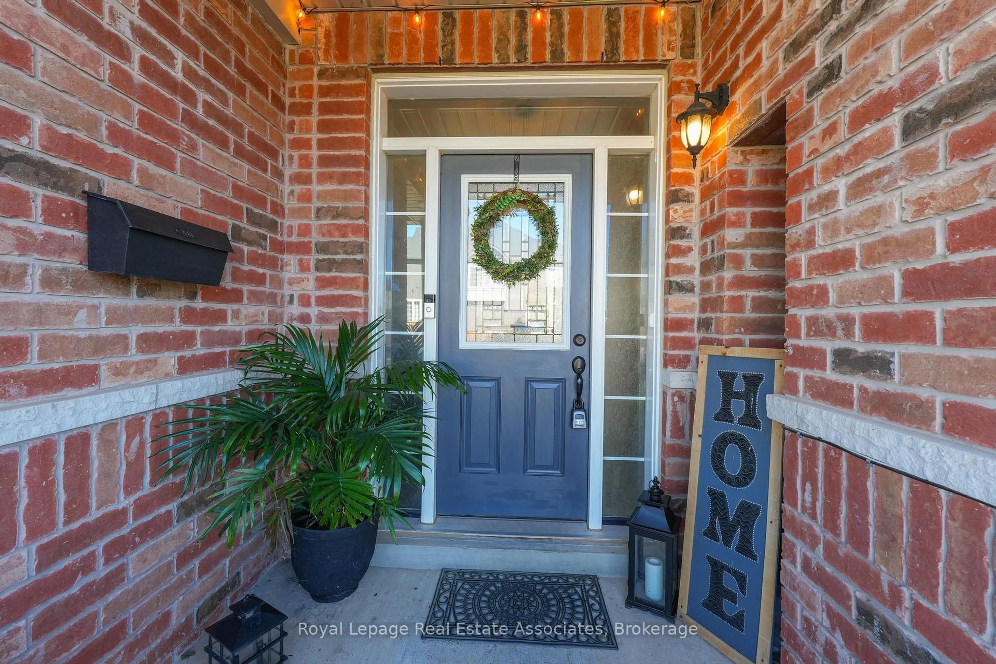 Indoor entryway for 4316 Shuttleworth Dr, Niagara Falls Ontario L2G 0X5