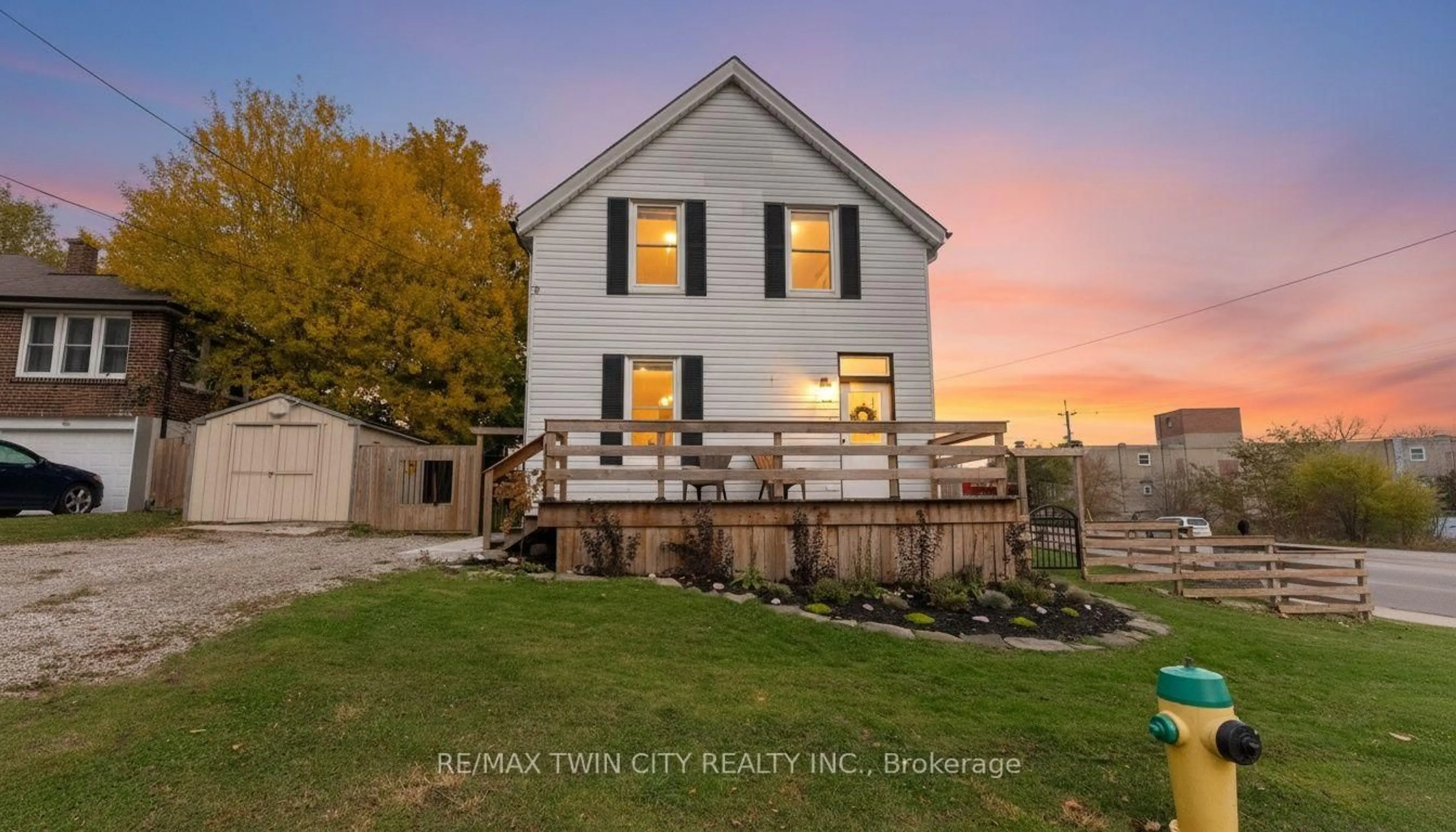 A pic from outside/outdoor area/front of a property/back of a property/a pic from drone, water/lake/river/ocean view for 93 Perry St, Woodstock Ontario N4S 3C4