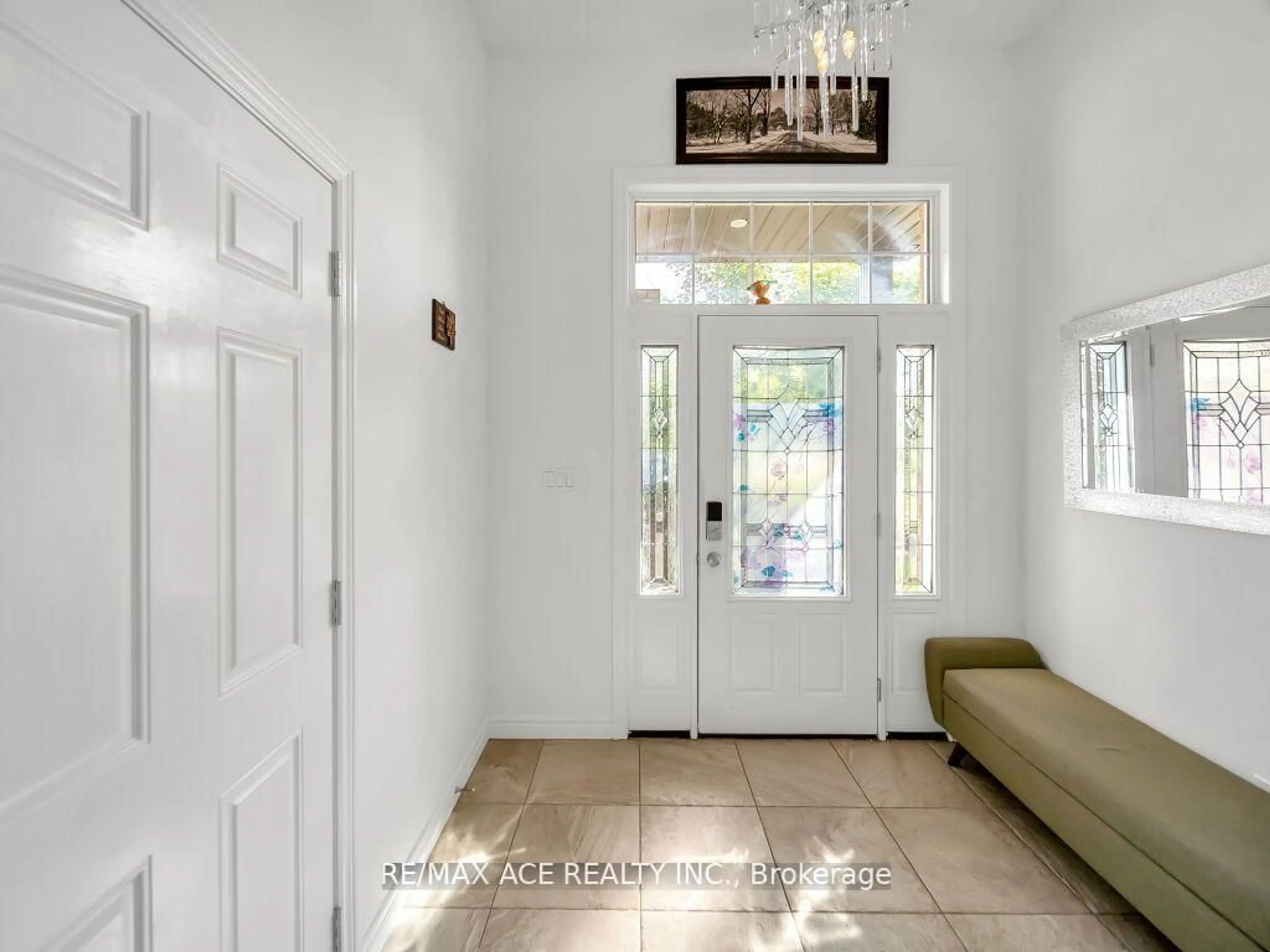 Indoor entryway for 160 Kemp Cres, Guelph Ontario N1E 0K1