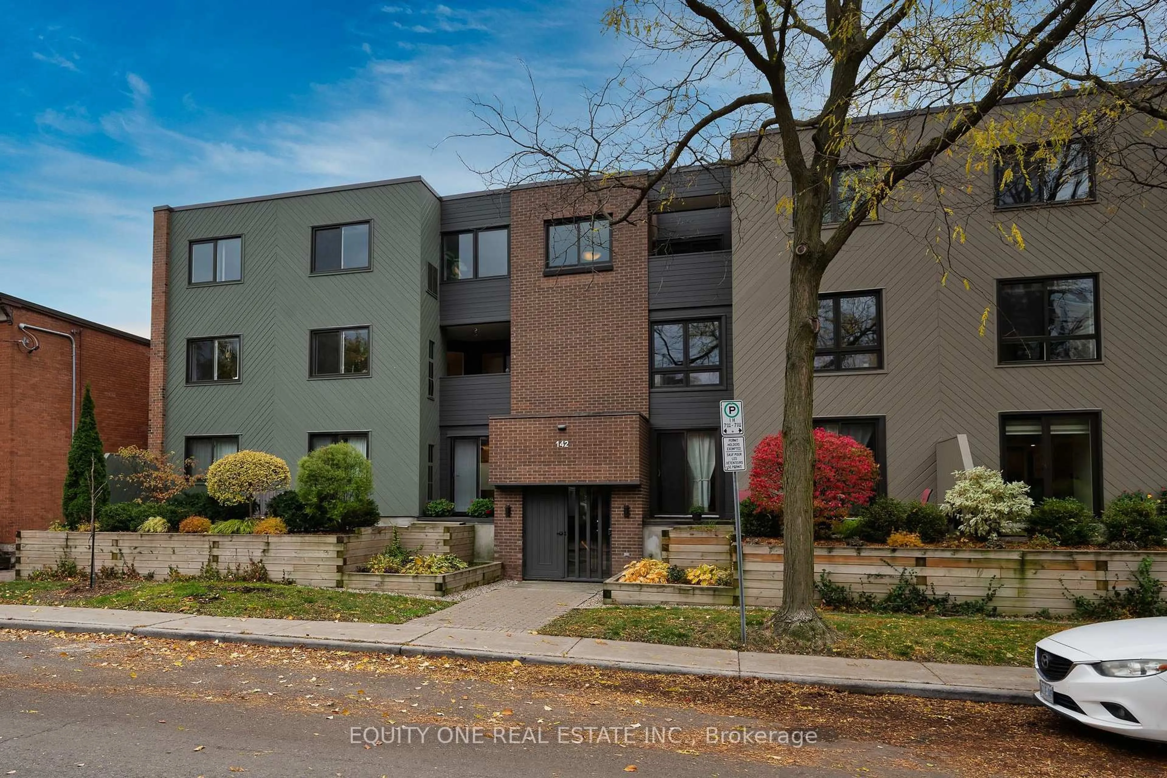 Unknown for 142 Waverley St #2b, Ottawa Ontario K2P 0V4