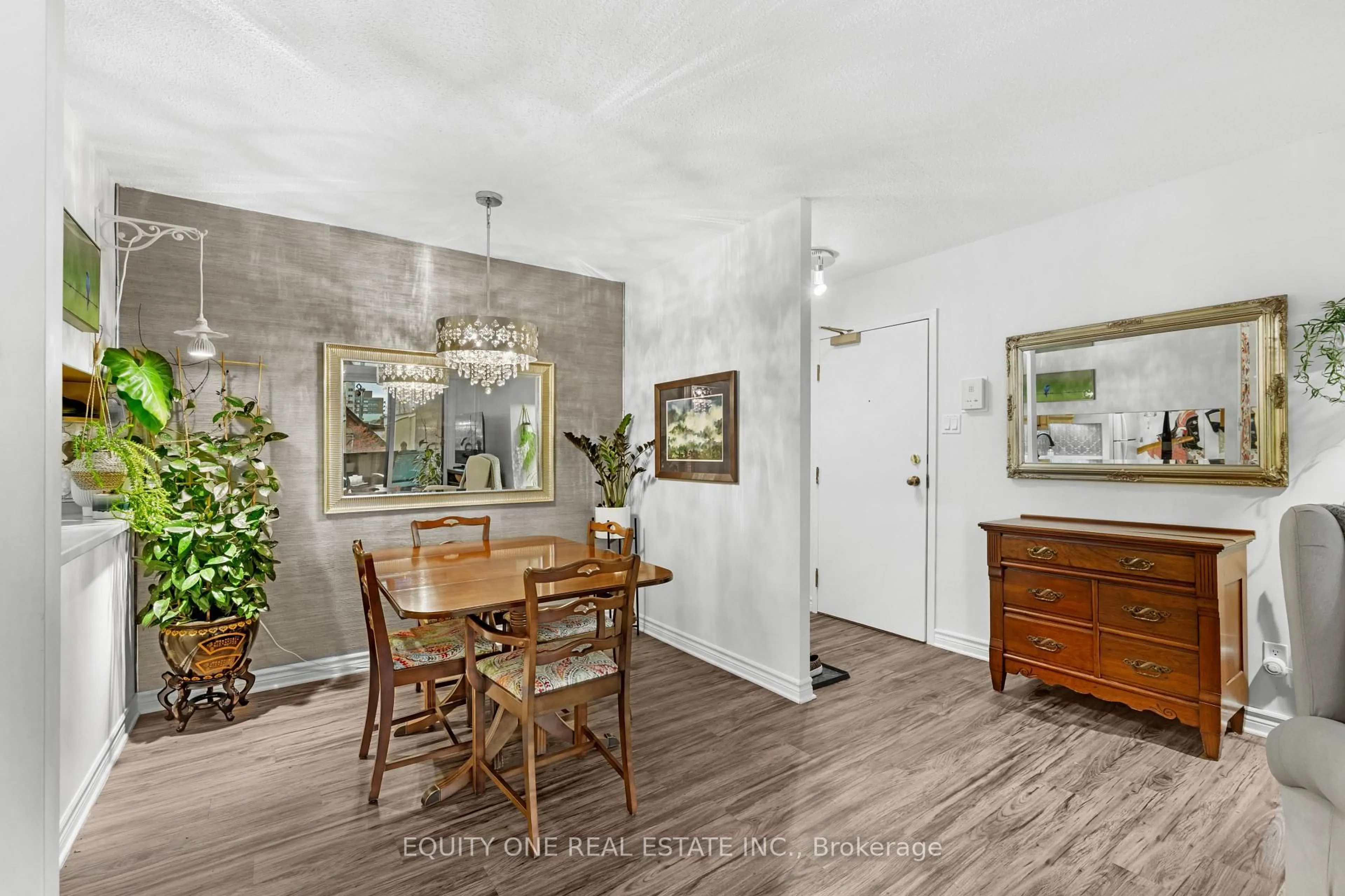 Dining room, unknown for 142 Waverley St #2b, Ottawa Ontario K2P 0V4