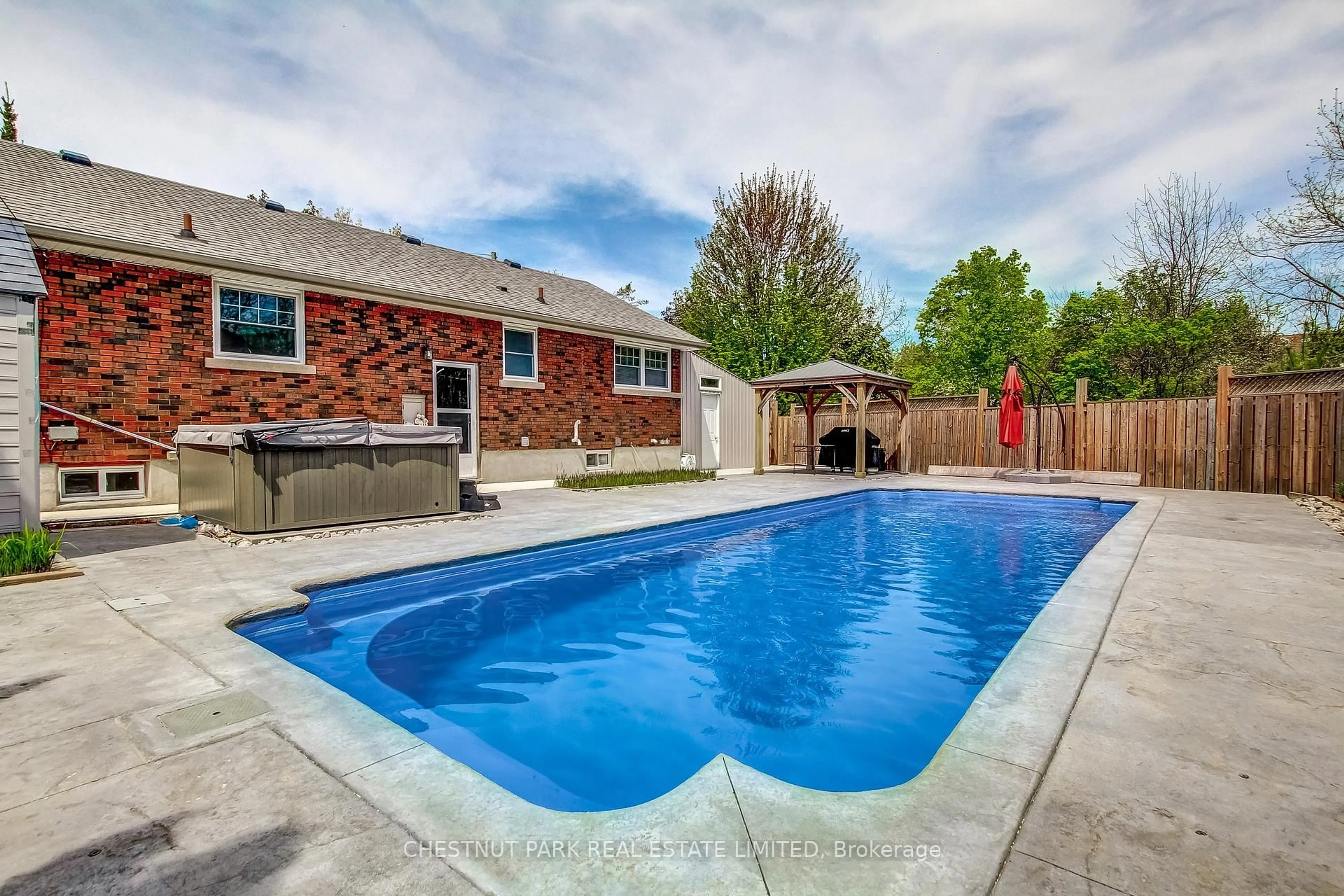 Pool for 30 Mckenzie St, St. Catharines Ontario L2M 2N1