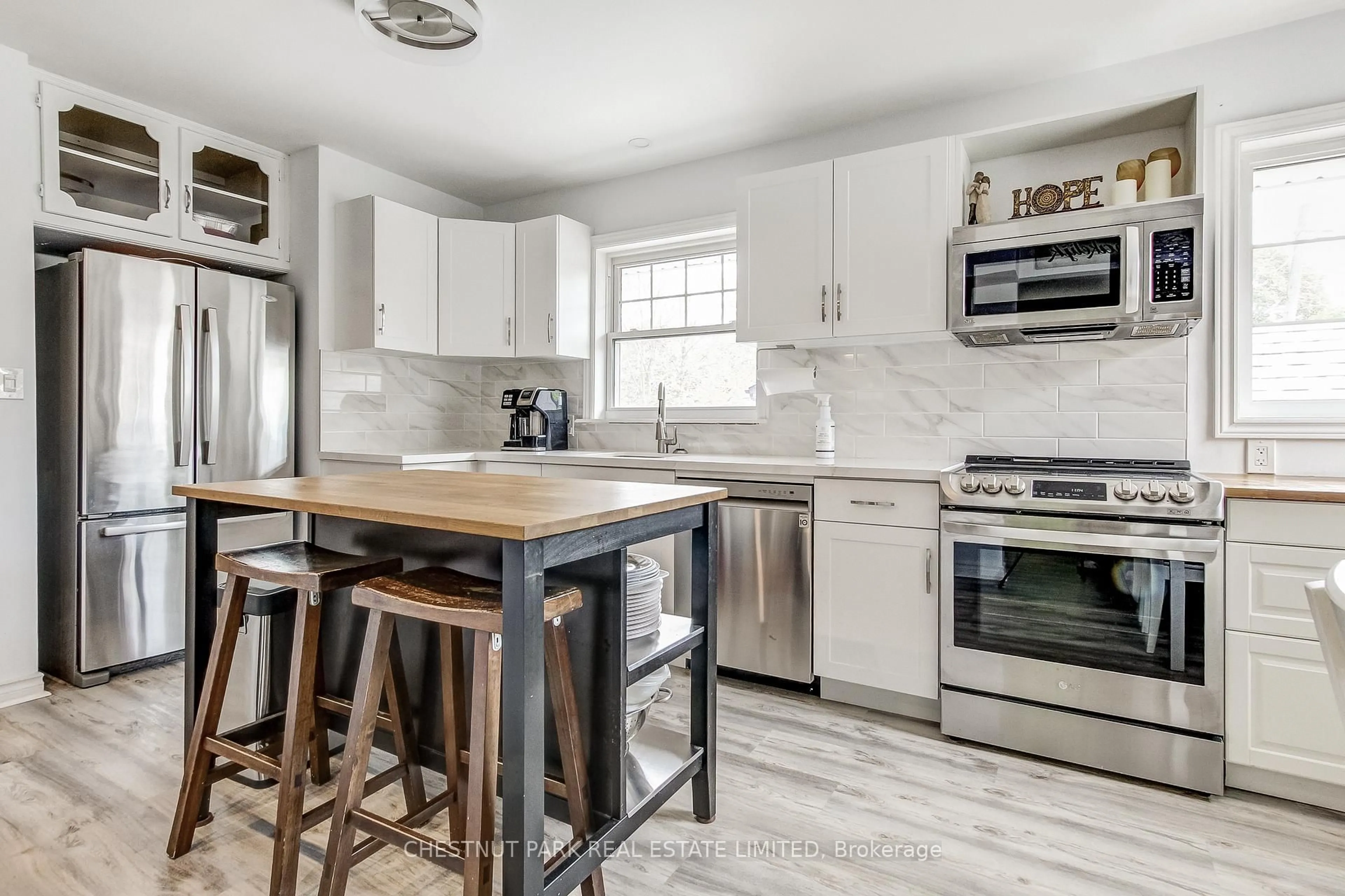 Open concept kitchen, ceramic/tile floor for 30 Mckenzie St, St. Catharines Ontario L2M 2N1
