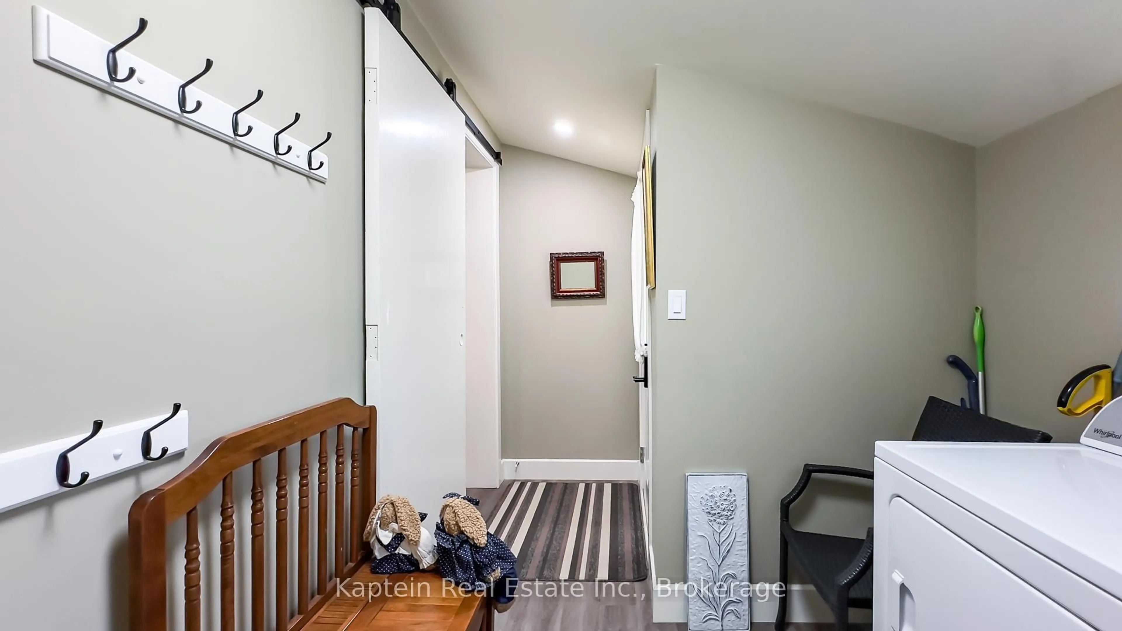 Indoor entryway for 37063a Amberly Rd, Ashfield-Colborne-Wawanosh Ontario N0G 2H0