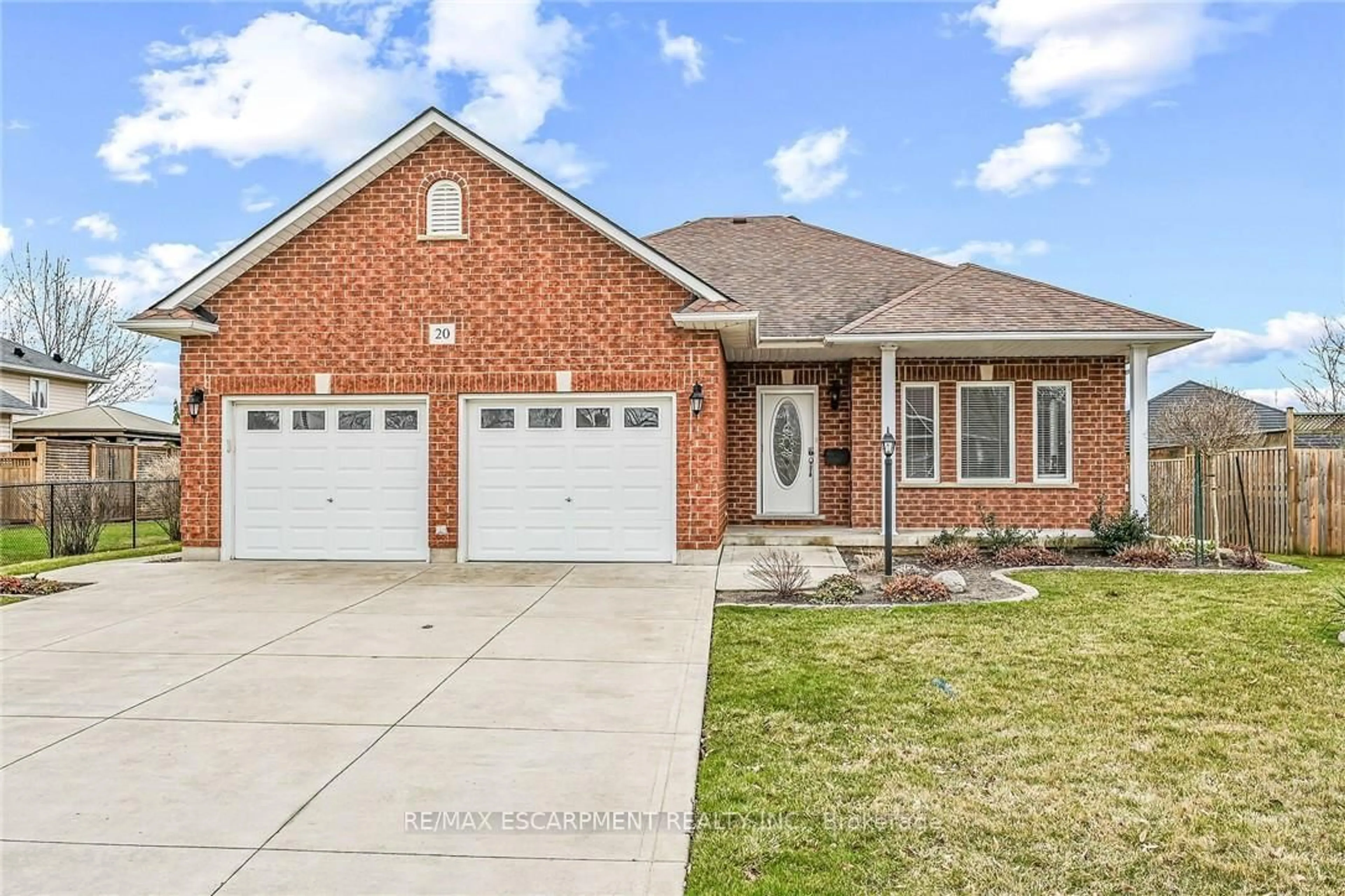 Home with brick exterior material, street for 20 Oak Cres, Haldimand Ontario N0A 1H0