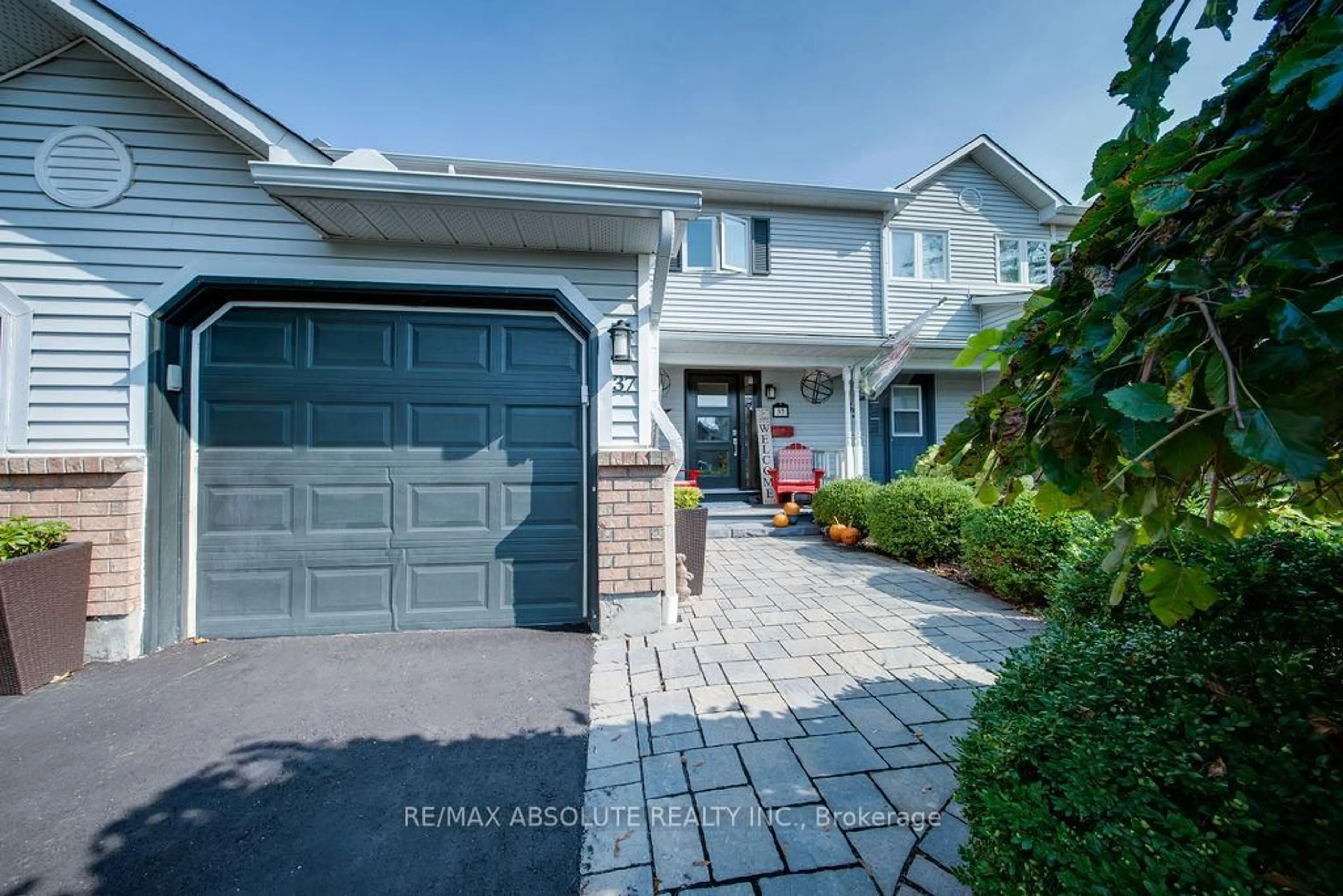 A pic from outside/outdoor area/front of a property/back of a property/a pic from drone, street for 37 Randall James Dr, Ottawa Ontario K2S 1L9