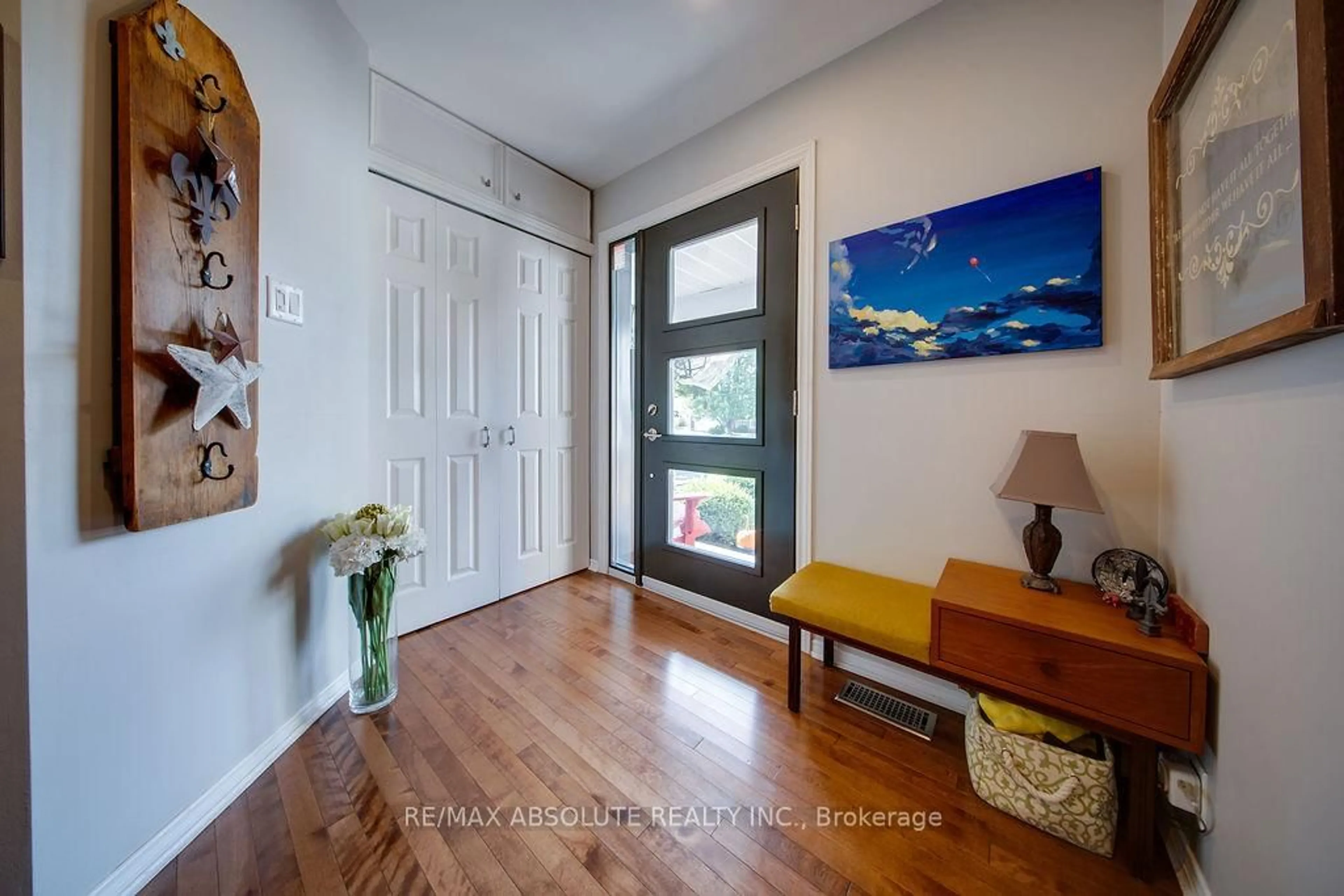 Indoor entryway for 37 Randall James Dr, Ottawa Ontario K2S 1L9