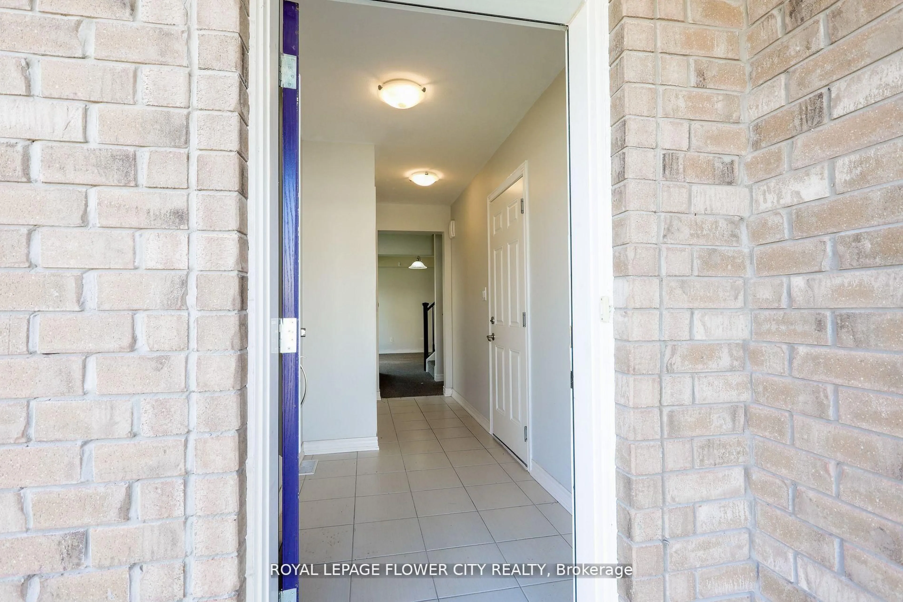 Indoor entryway for 146 Winterberry Blvd, Thorold Ontario L2V 0C1