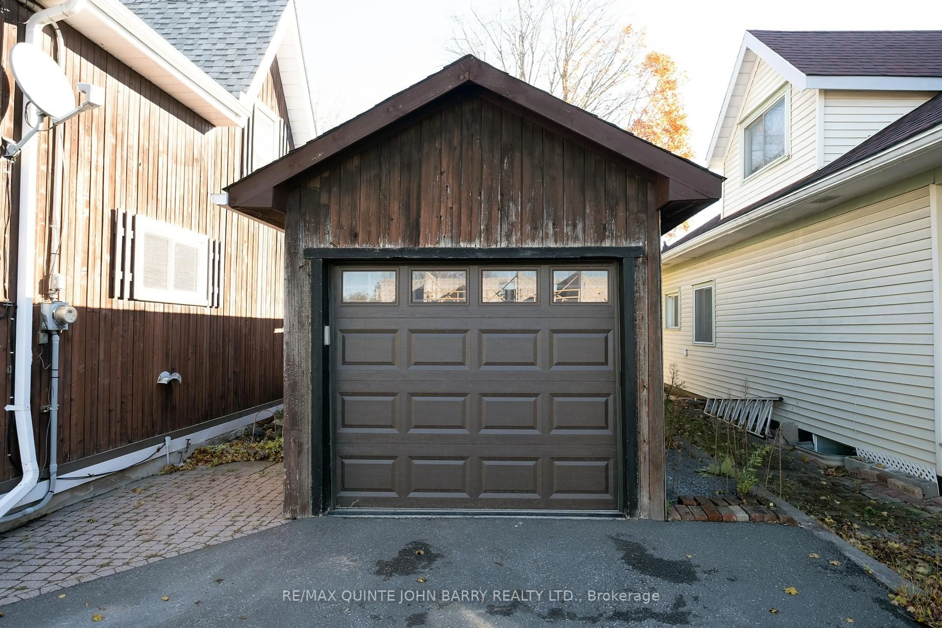 Indoor garage for 23 South St, Quinte West Ontario K8V 1P8