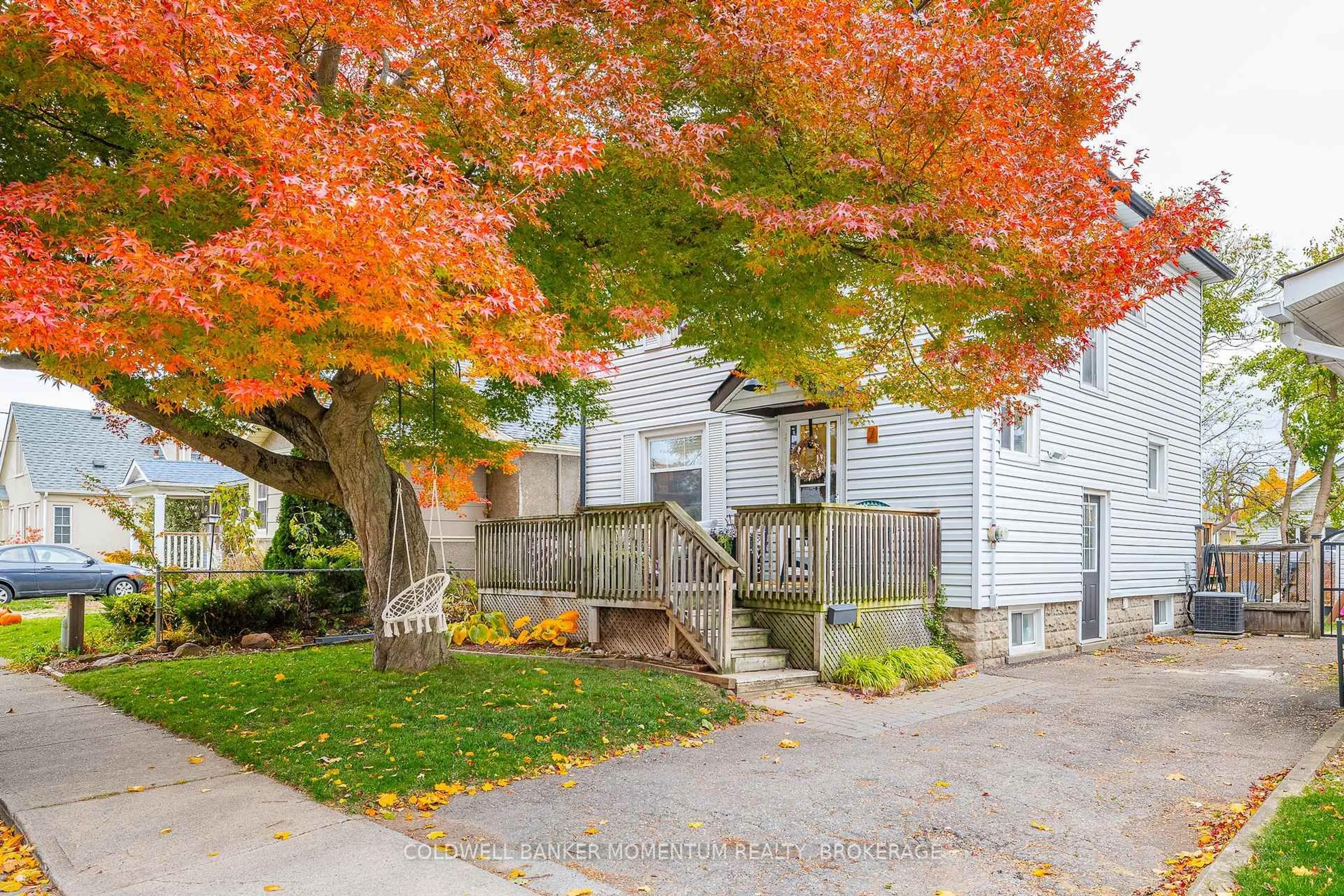 Patio, street for 7 Linwood St, St. Catharines Ontario L2R 1H2