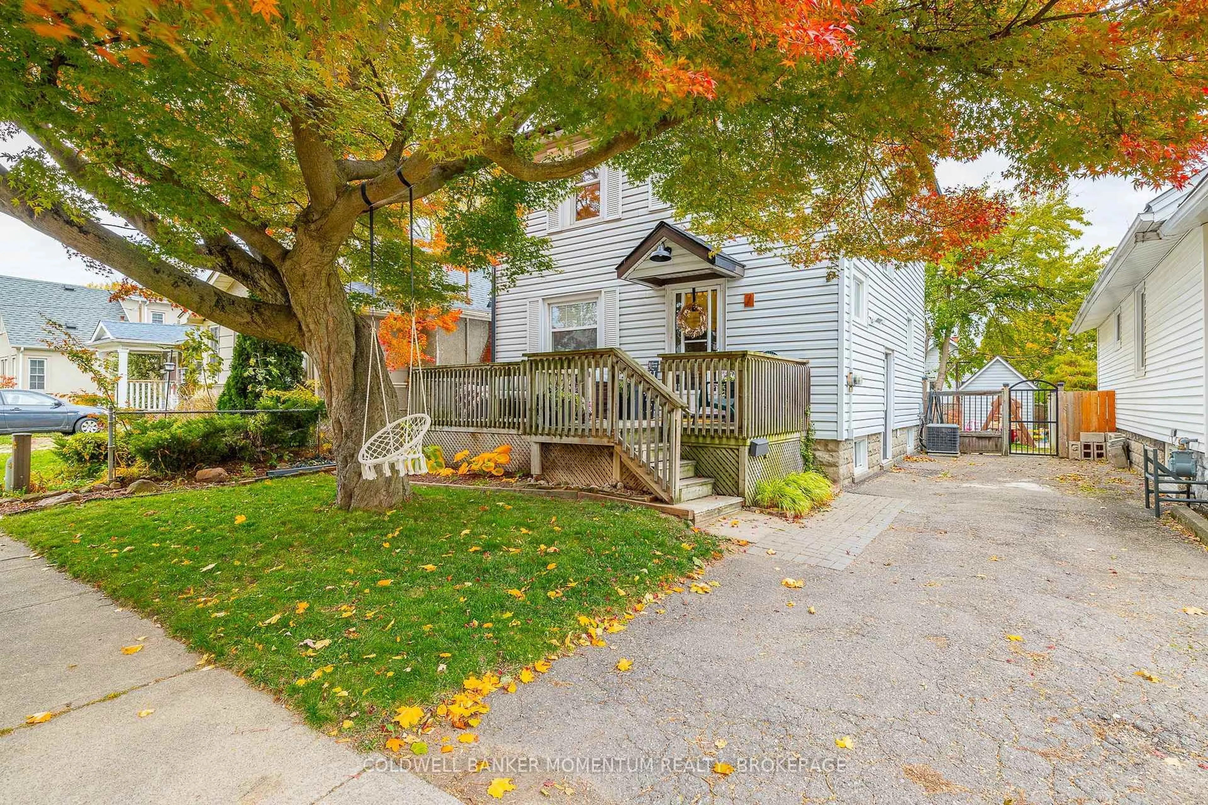 Patio, street for 7 Linwood St, St. Catharines Ontario L2R 1H2