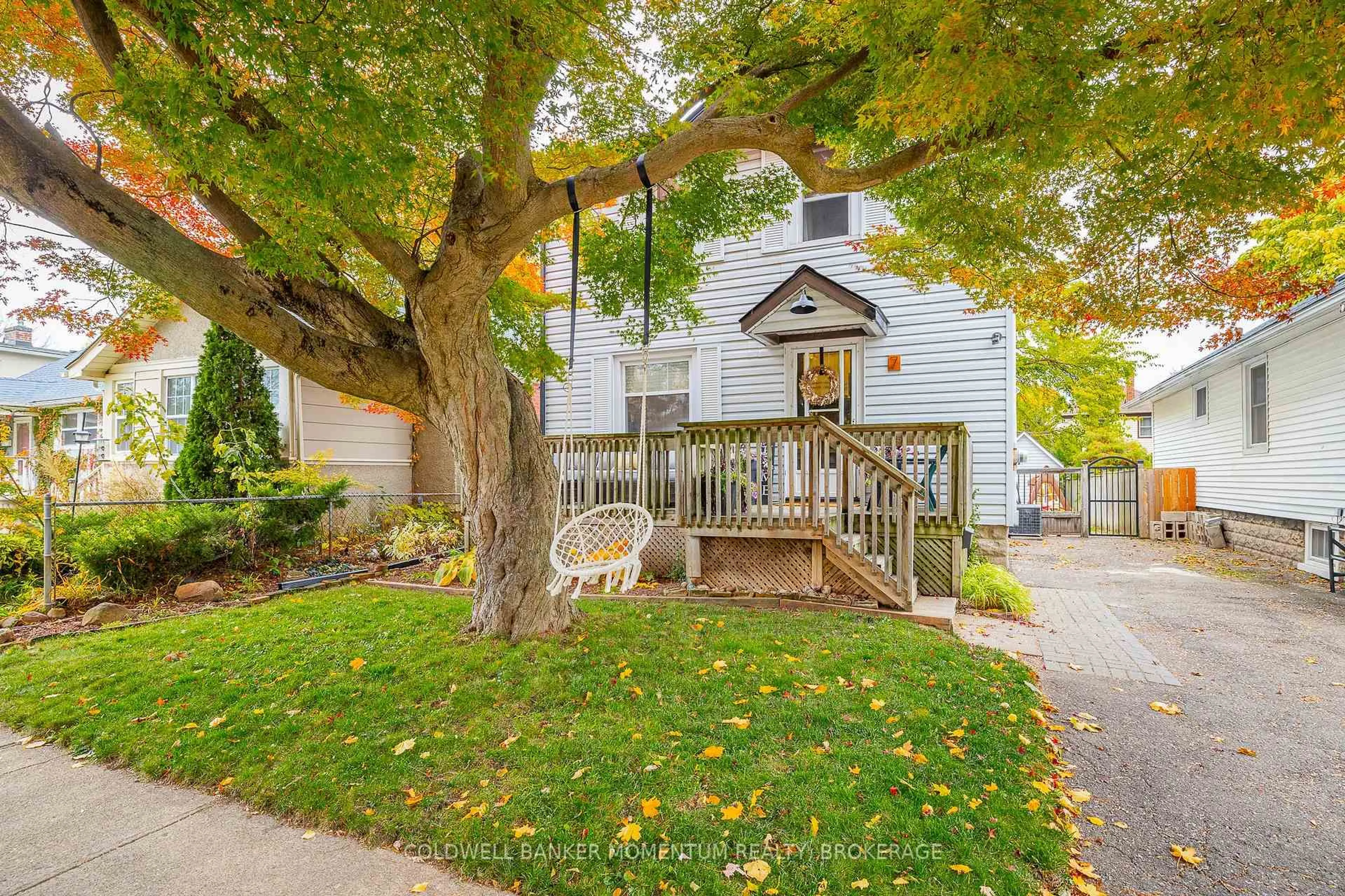 Patio, street for 7 Linwood St, St. Catharines Ontario L2R 1H2