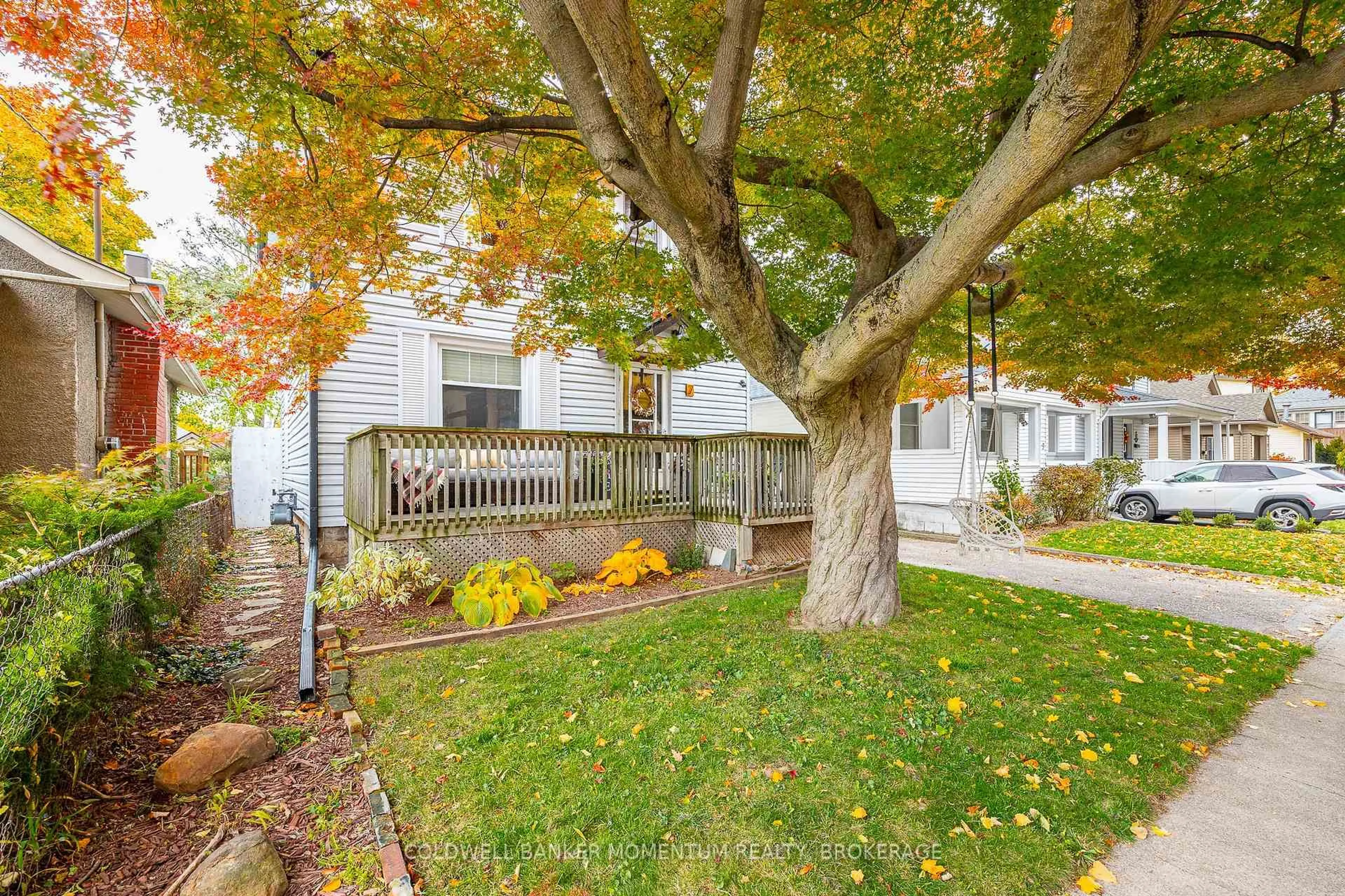 Patio, street for 7 Linwood St, St. Catharines Ontario L2R 1H2