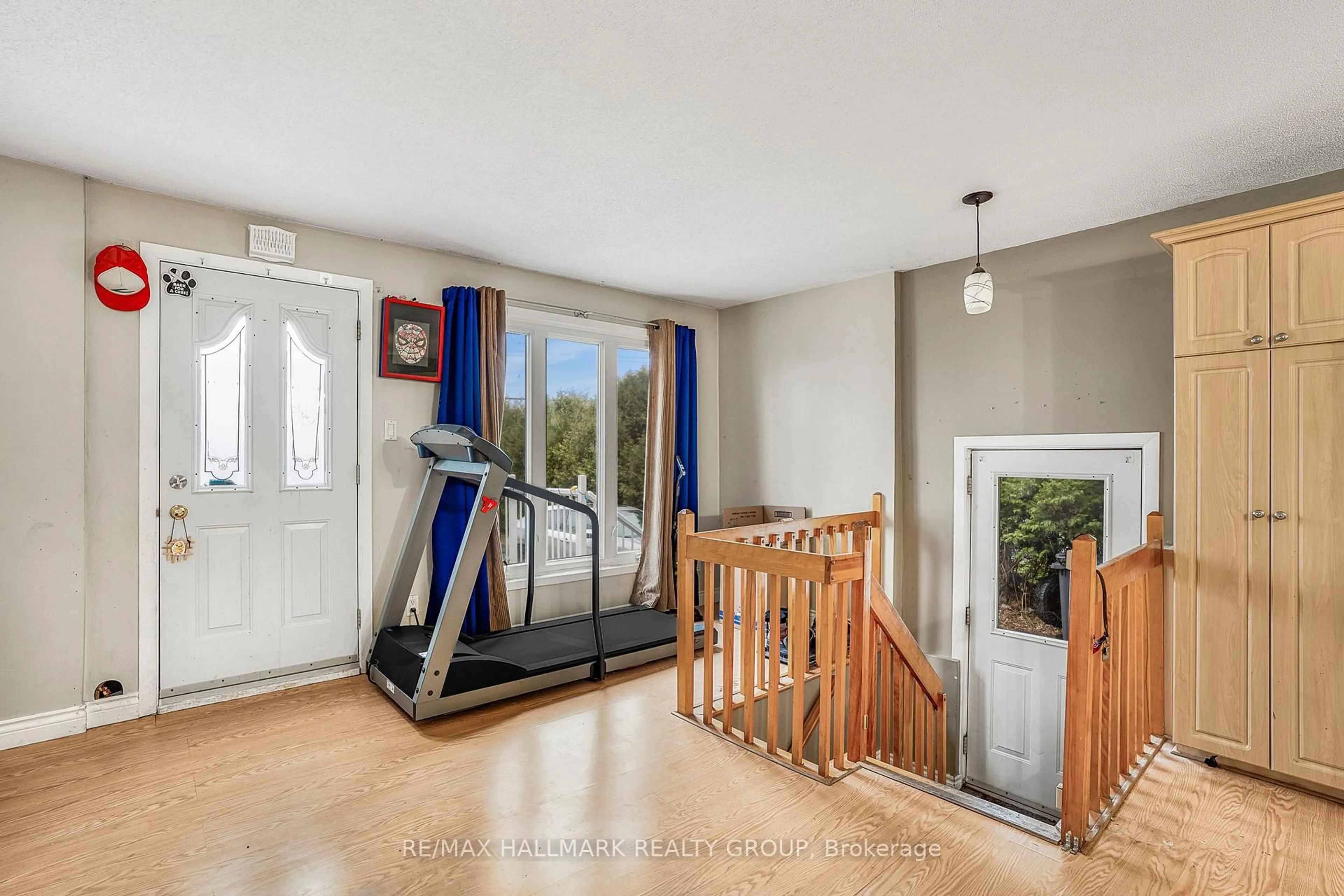 Indoor entryway for 4837 county road 14 Rd, Hawkesbury Ontario K0B 1P0
