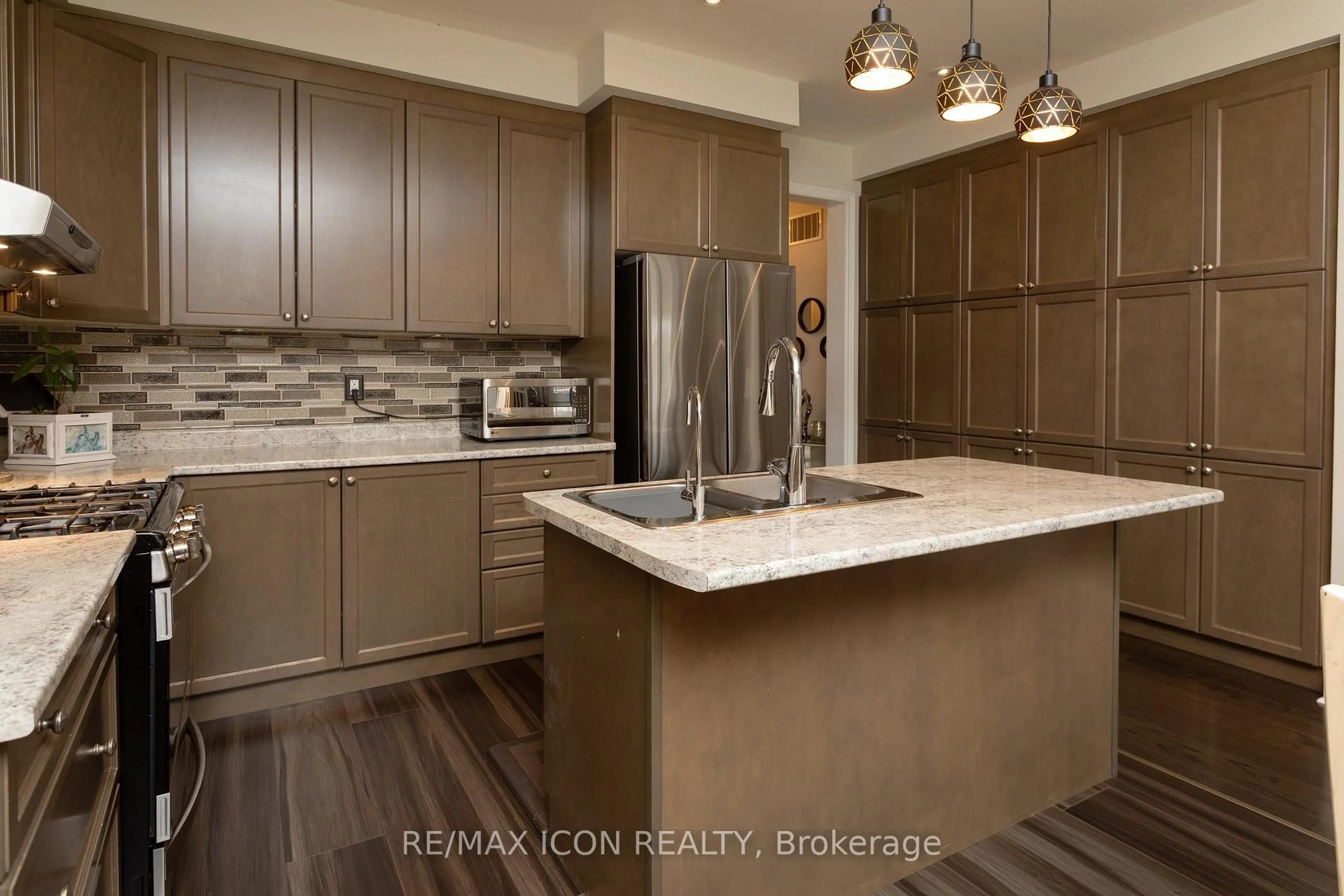 Open concept kitchen, unknown for 1024 Upper Thames Dr, Woodstock Ontario N4T 0H4