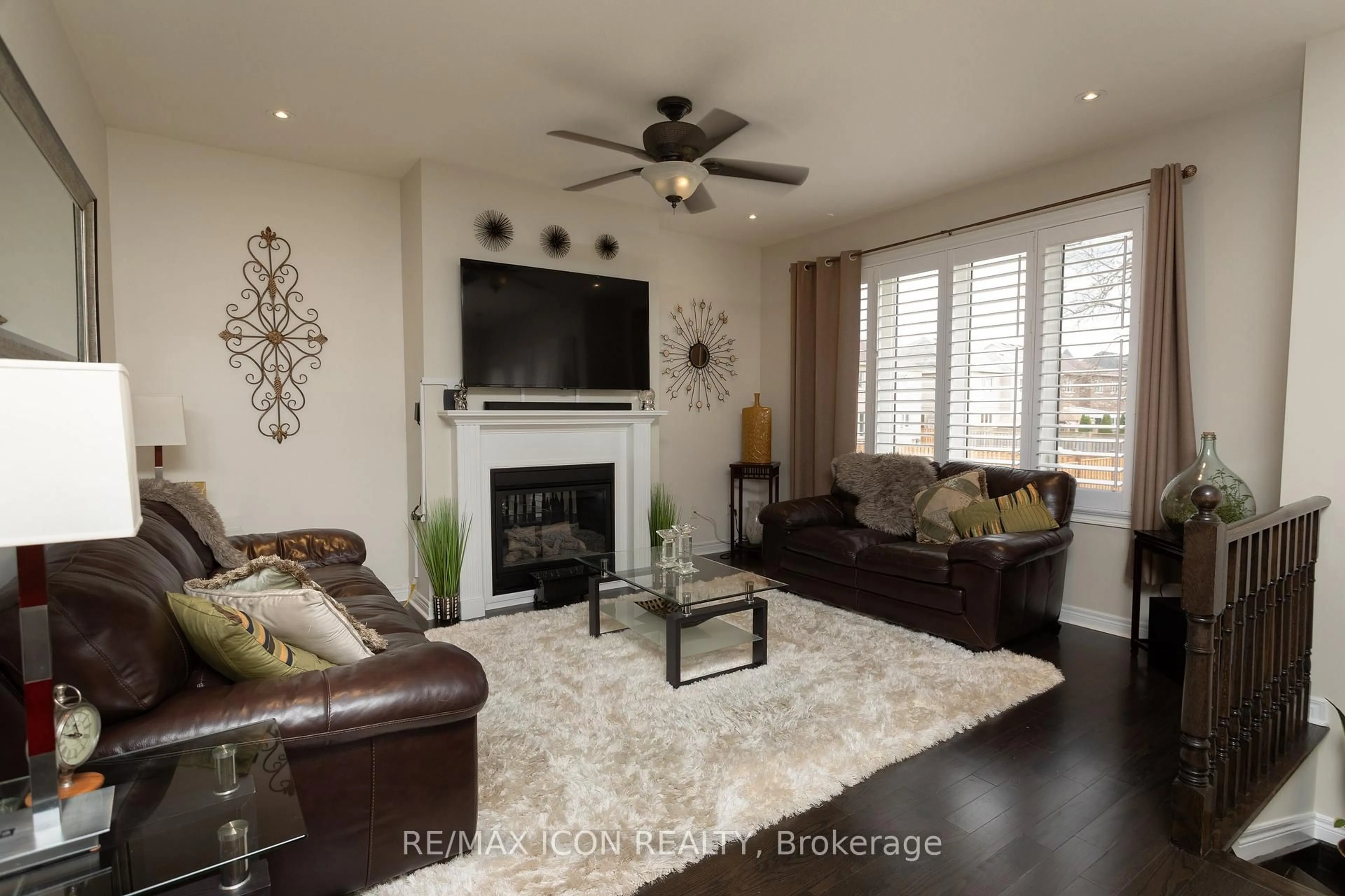 Living room with furniture, wood/laminate floor for 1024 Upper Thames Dr, Woodstock Ontario N4T 0H4