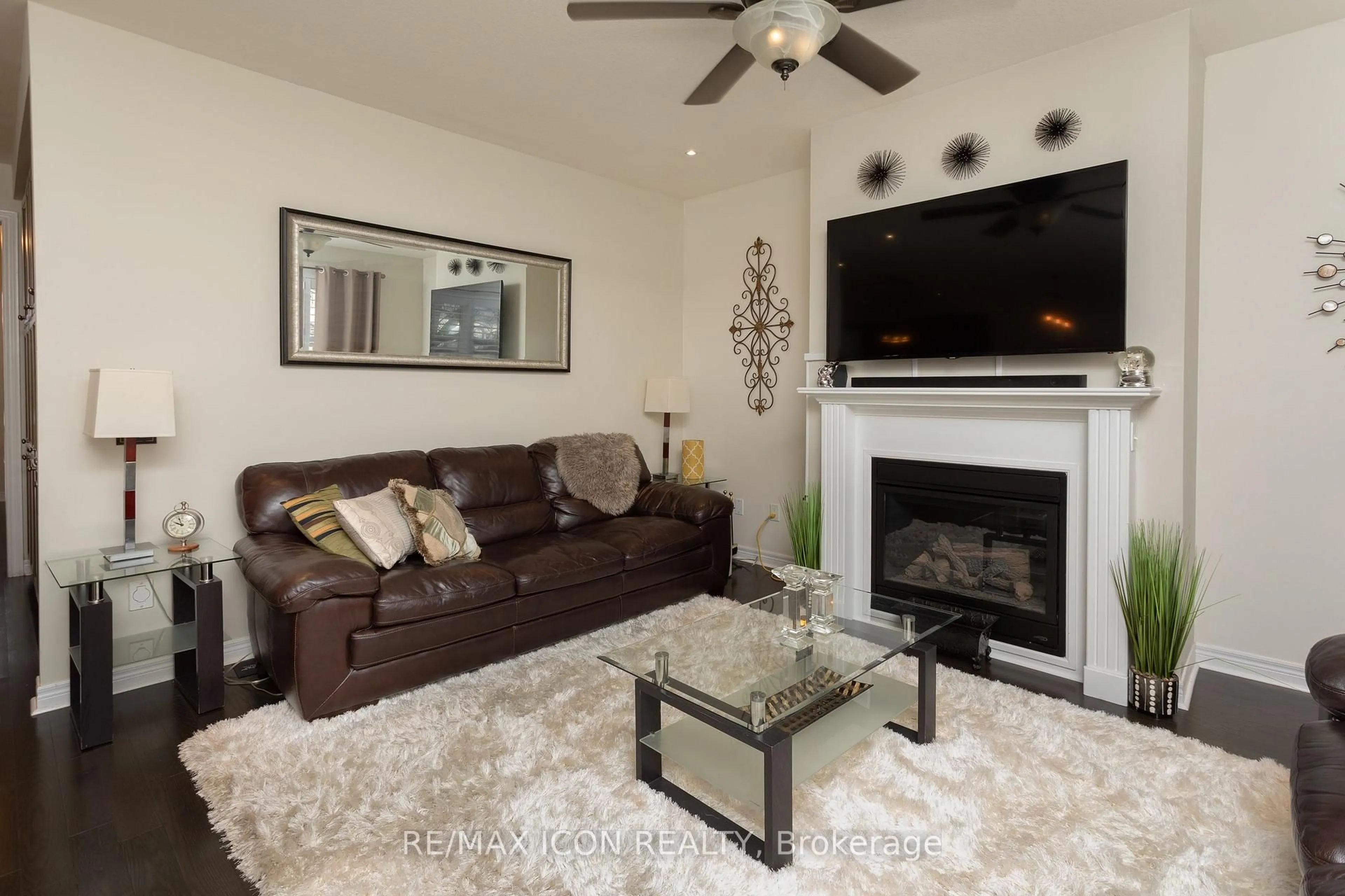 Living room with furniture, unknown for 1024 Upper Thames Dr, Woodstock Ontario N4T 0H4