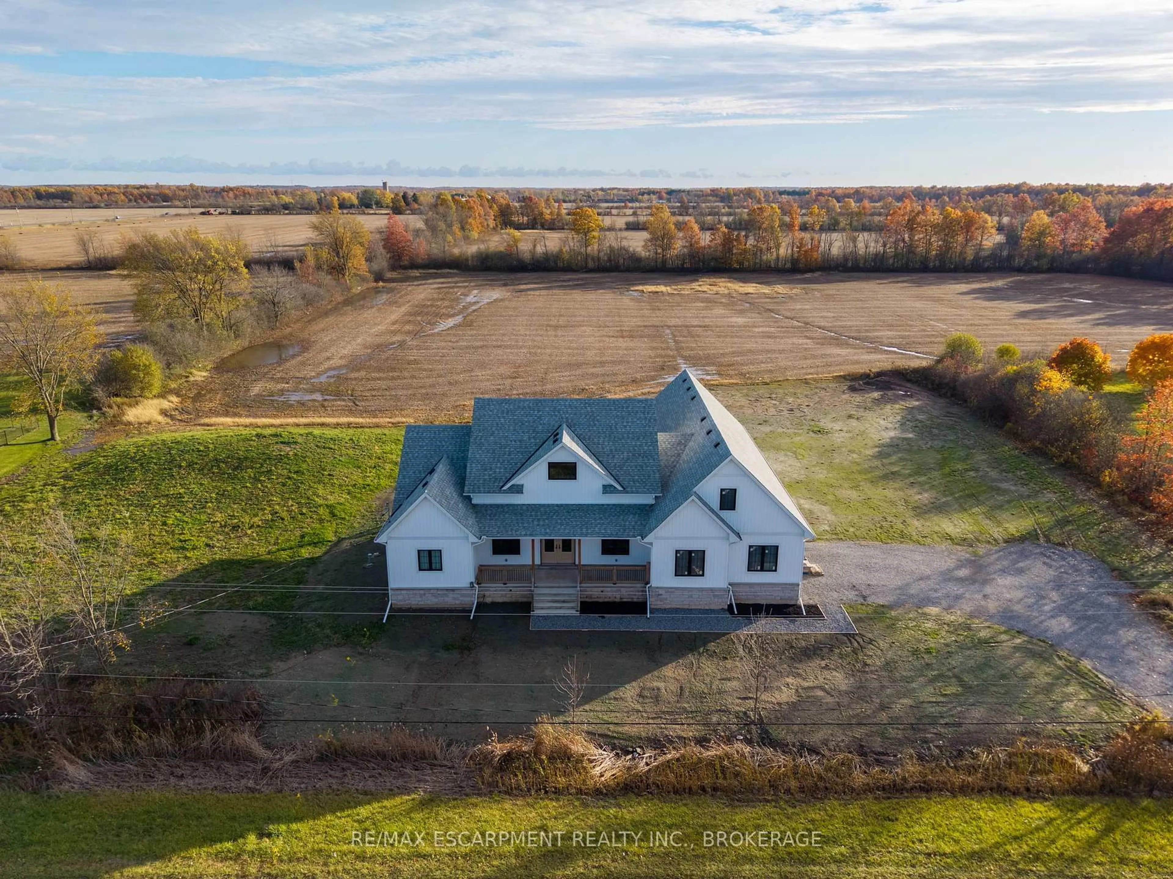 A pic from outside/outdoor area/front of a property/back of a property/a pic from drone, building for 3809 Netherby Rd, Fort Erie Ontario L0S 1S0