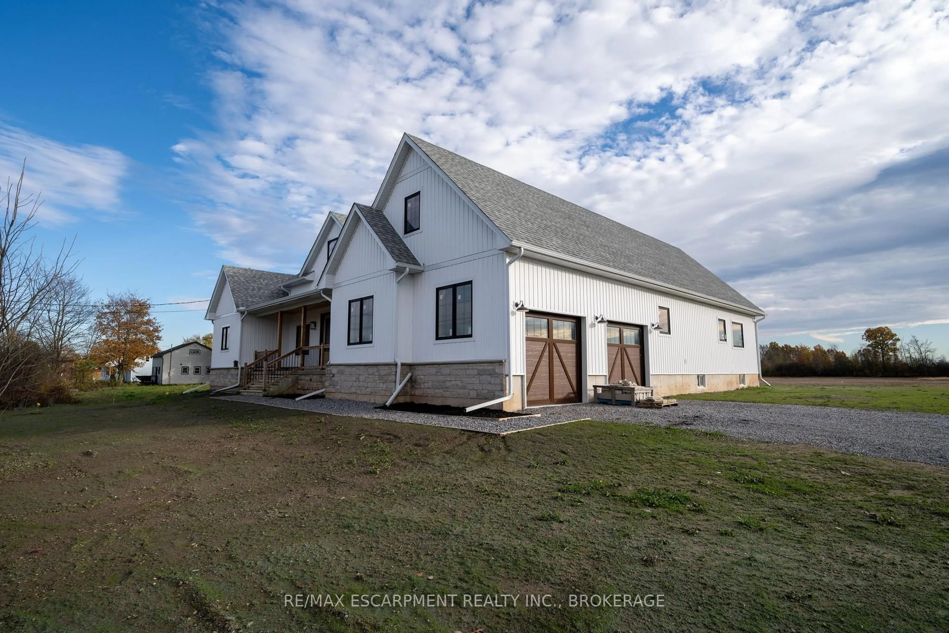 A pic from outside/outdoor area/front of a property/back of a property/a pic from drone, building for 3809 Netherby Rd, Fort Erie Ontario L0S 1S0