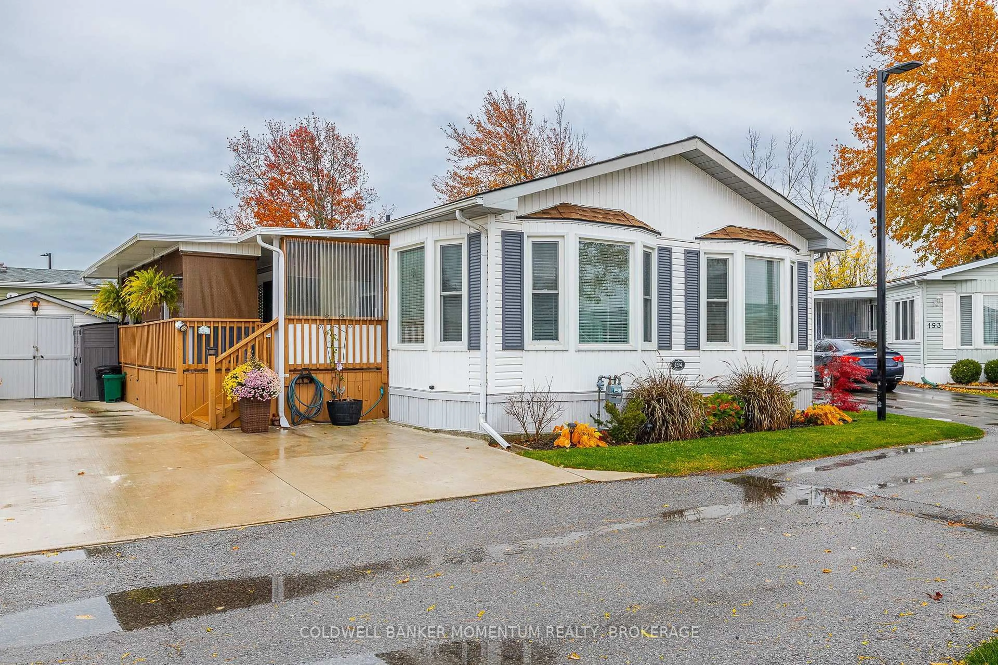 Home with vinyl exterior material, unknown for 3033 Townline Rd #194, Fort Erie Ontario L0S 1S1