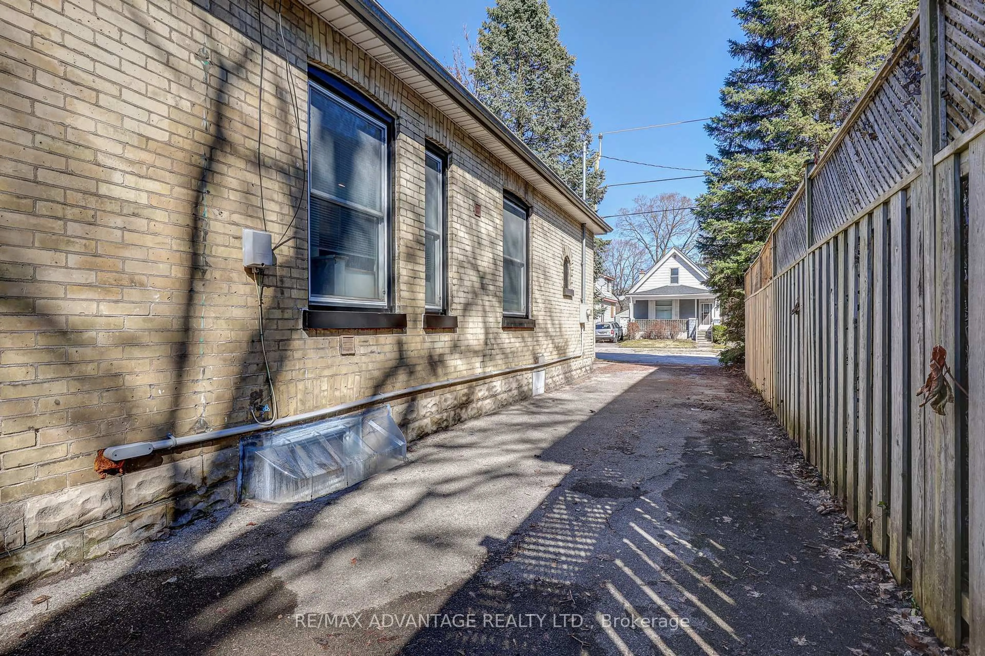 Patio, street for 11 Josephine St, London South Ontario N5Z 3N7